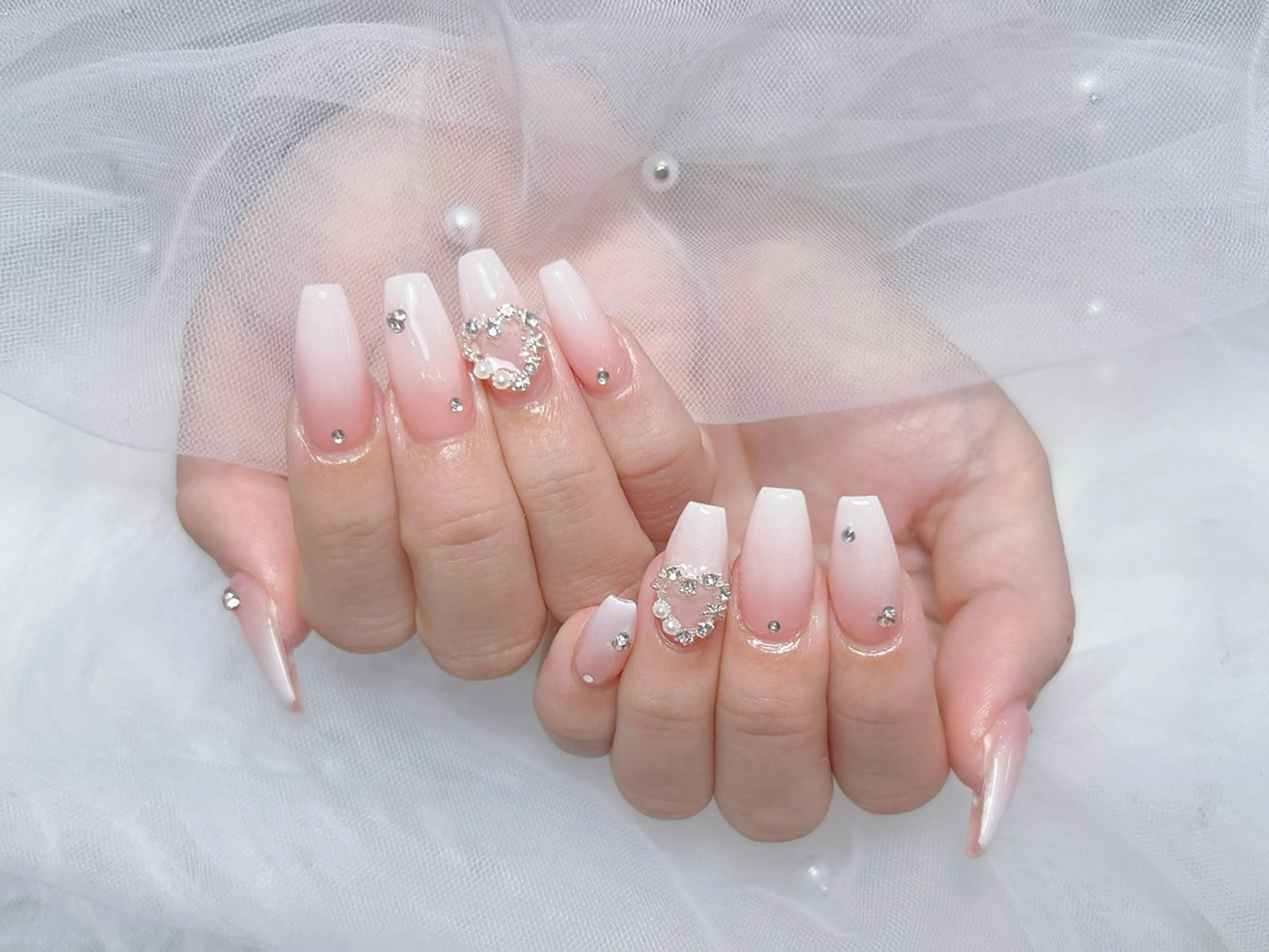 ネイル アートネイル オーロラネイル チークネイル 長さ出し フットネイル Miya _nailのネイルデザイン