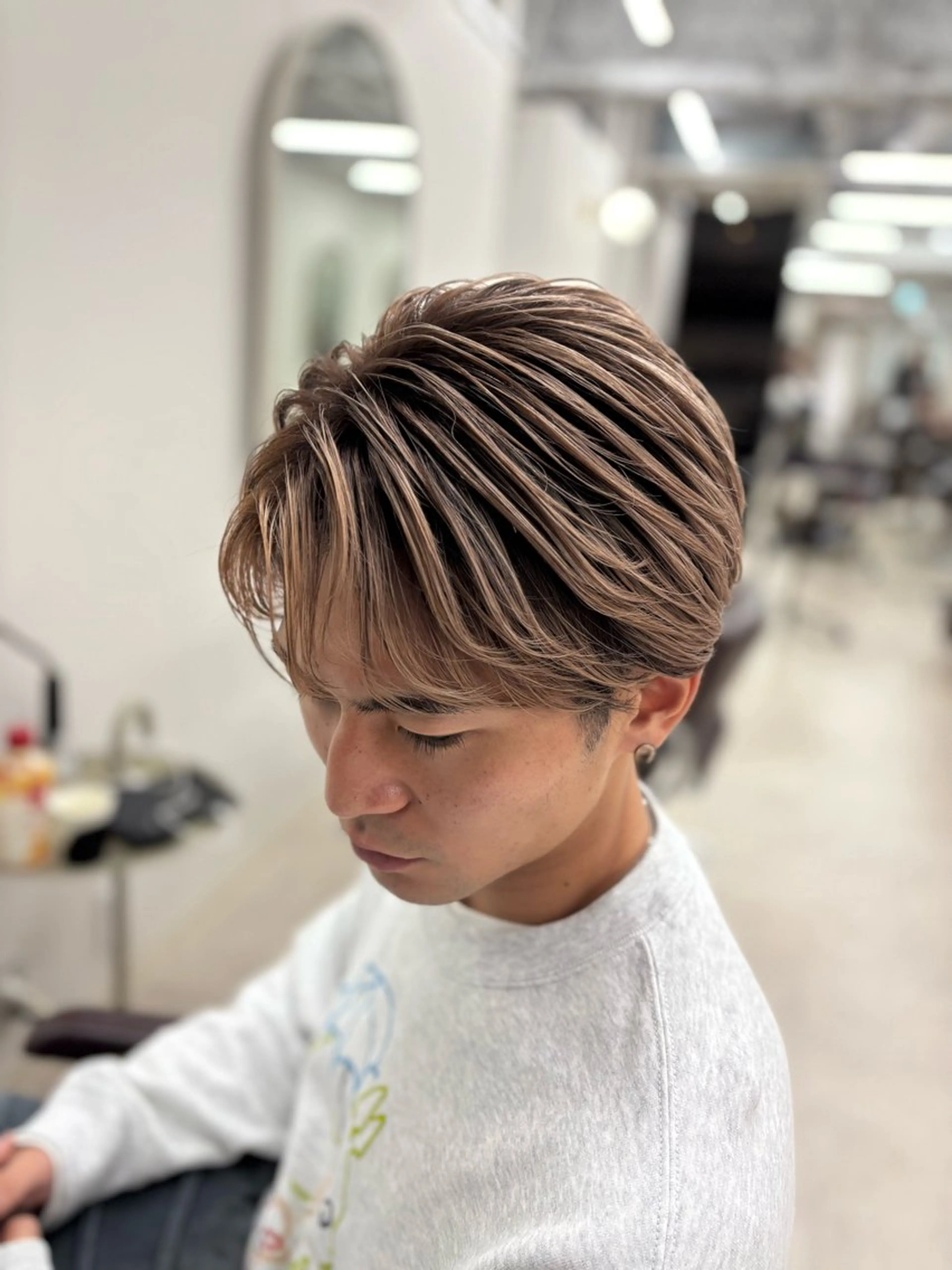 ミディアム カラー メンズ メンズバレイヤージュ メンズ韓国風 バレイヤージュ 透明感カラー くびれヘア カット ヘアカラー トリートメント ヘアセット 二ヶ月綺麗が続くレ イヤー/星野六三四のヘアスタイル