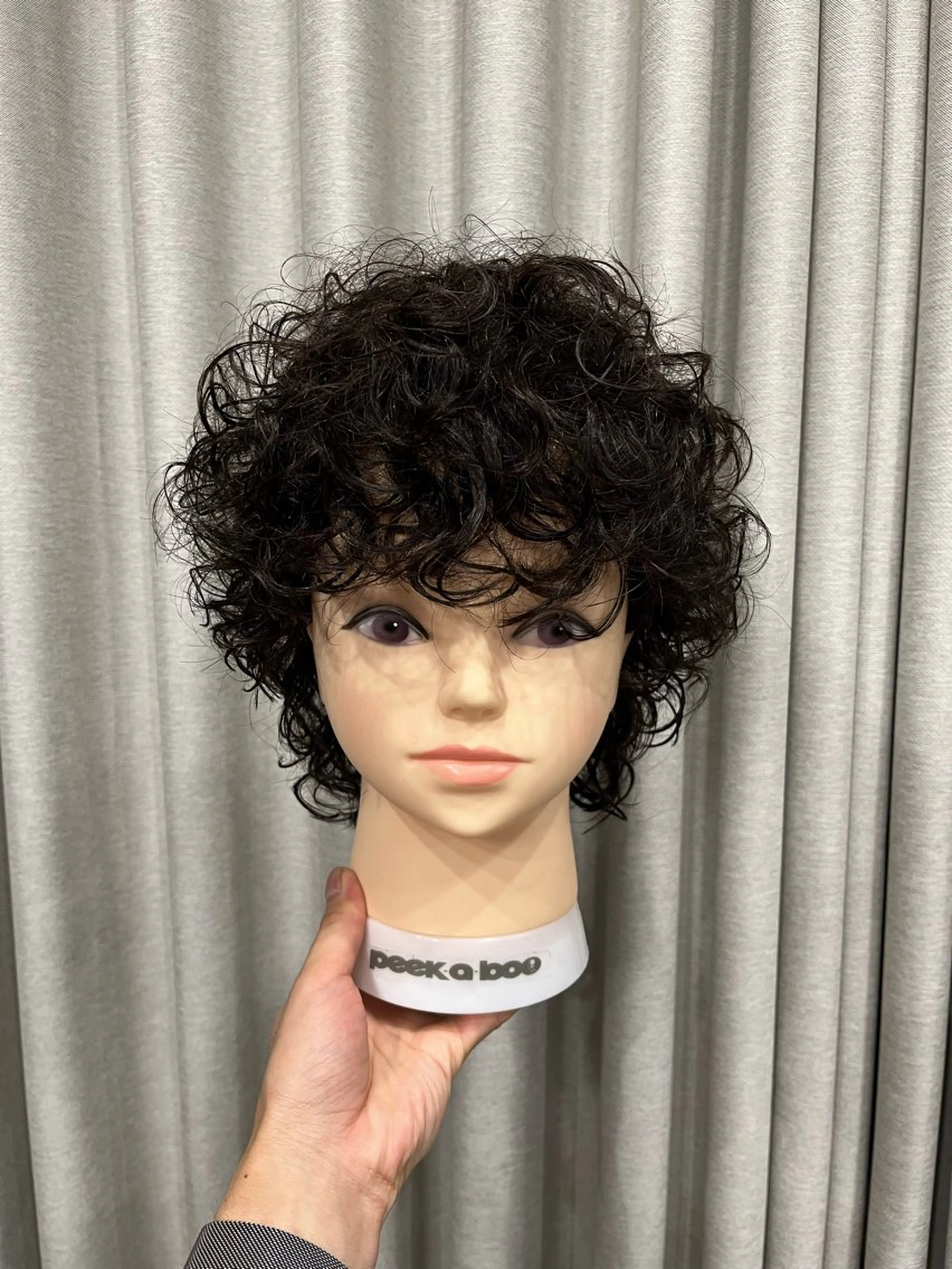 ミディアム パーマ メンズ 曲がる縮毛矯正 センターパートのヘアスタイル