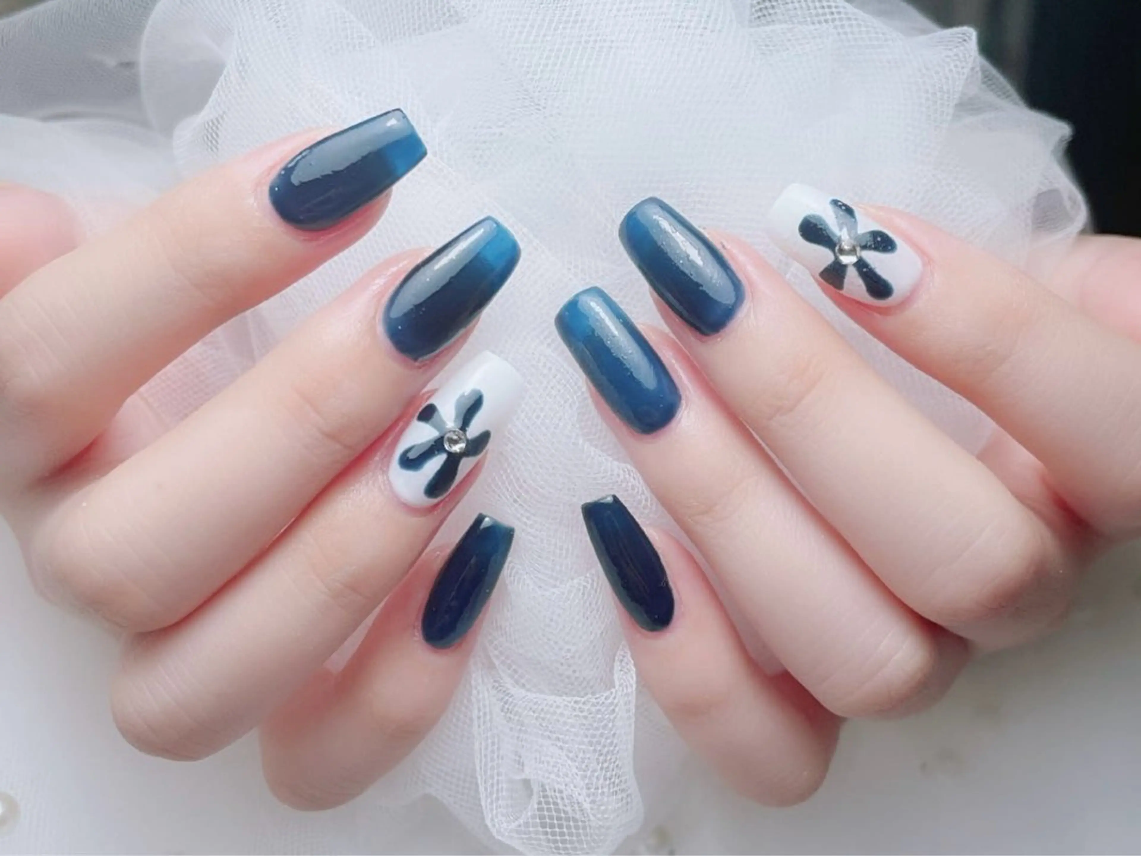 ネイル フレンチネイル ジェルネイル ハート 韓国ネイル マグネットネイル ハンドネイル ネイルサロン lotusのネイルデザイン