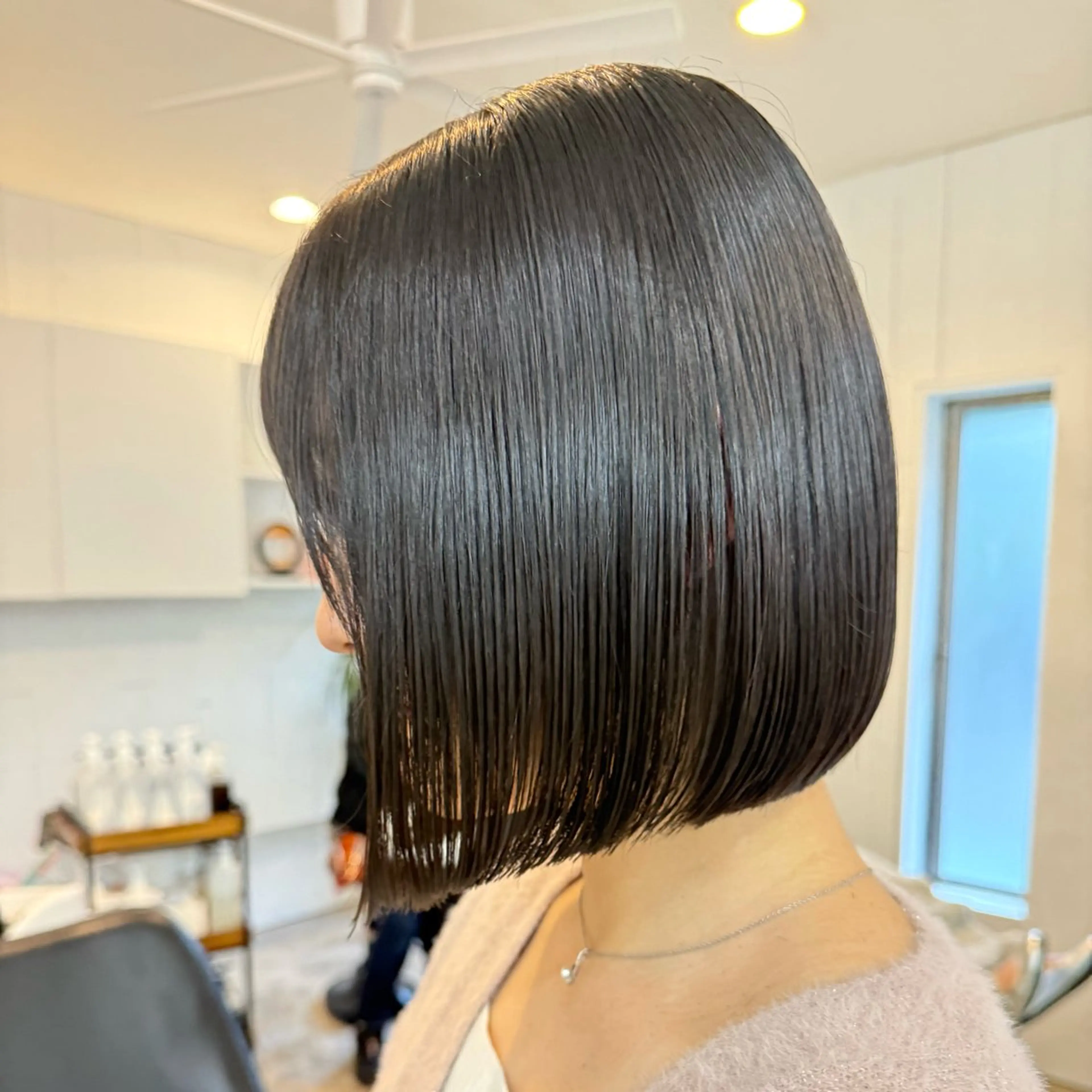 ロング 切りっぱなしボブ ボブ ハッシュカット レイヤーカット ロング 『新潟でボブとハイ トーンなら僕』あいるのヘアスタイル