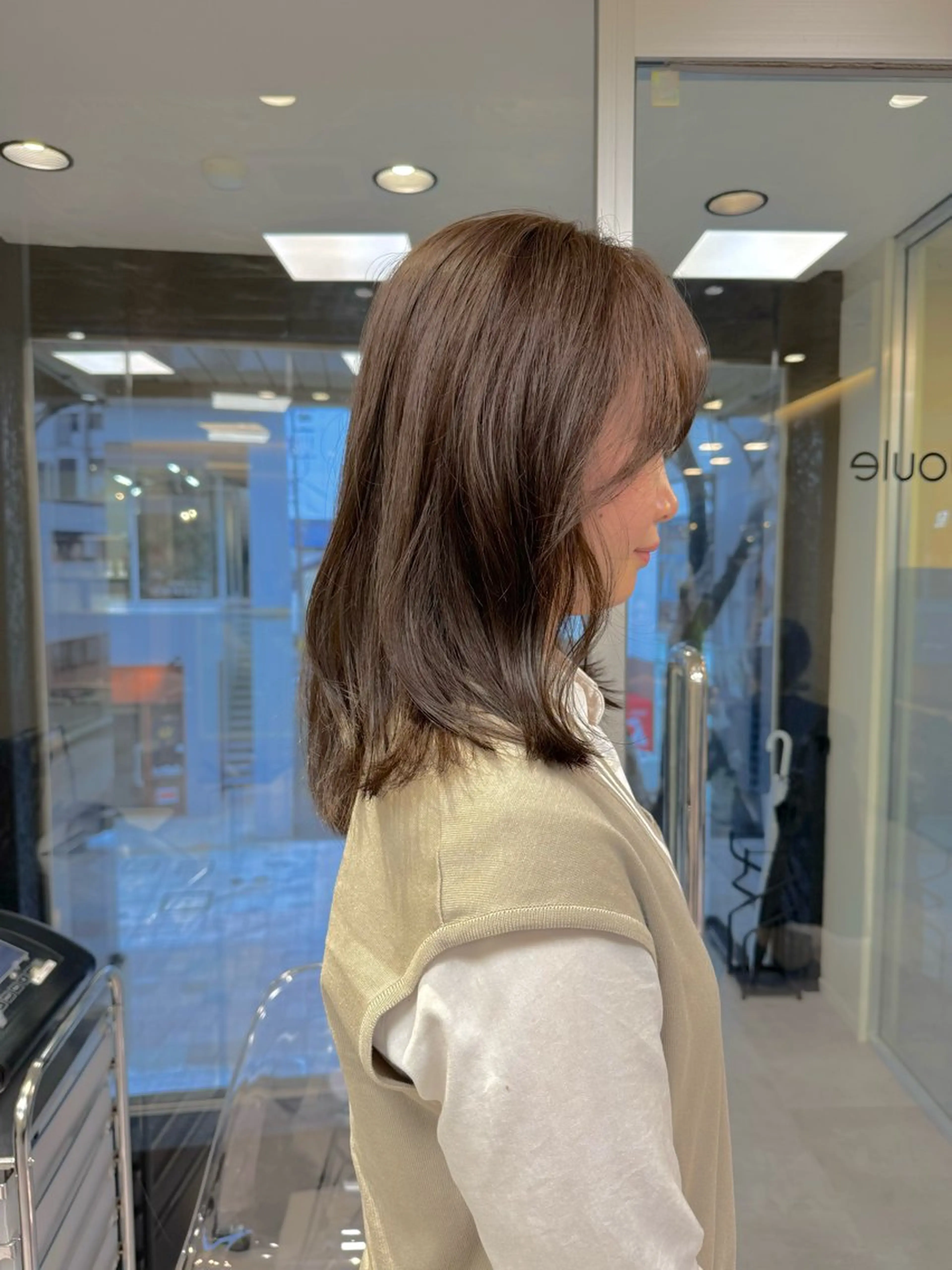 ミディアム カラー カット ヘアカラー ナチュラルに目を惹く デザイン/KOHNOのヘアスタイル