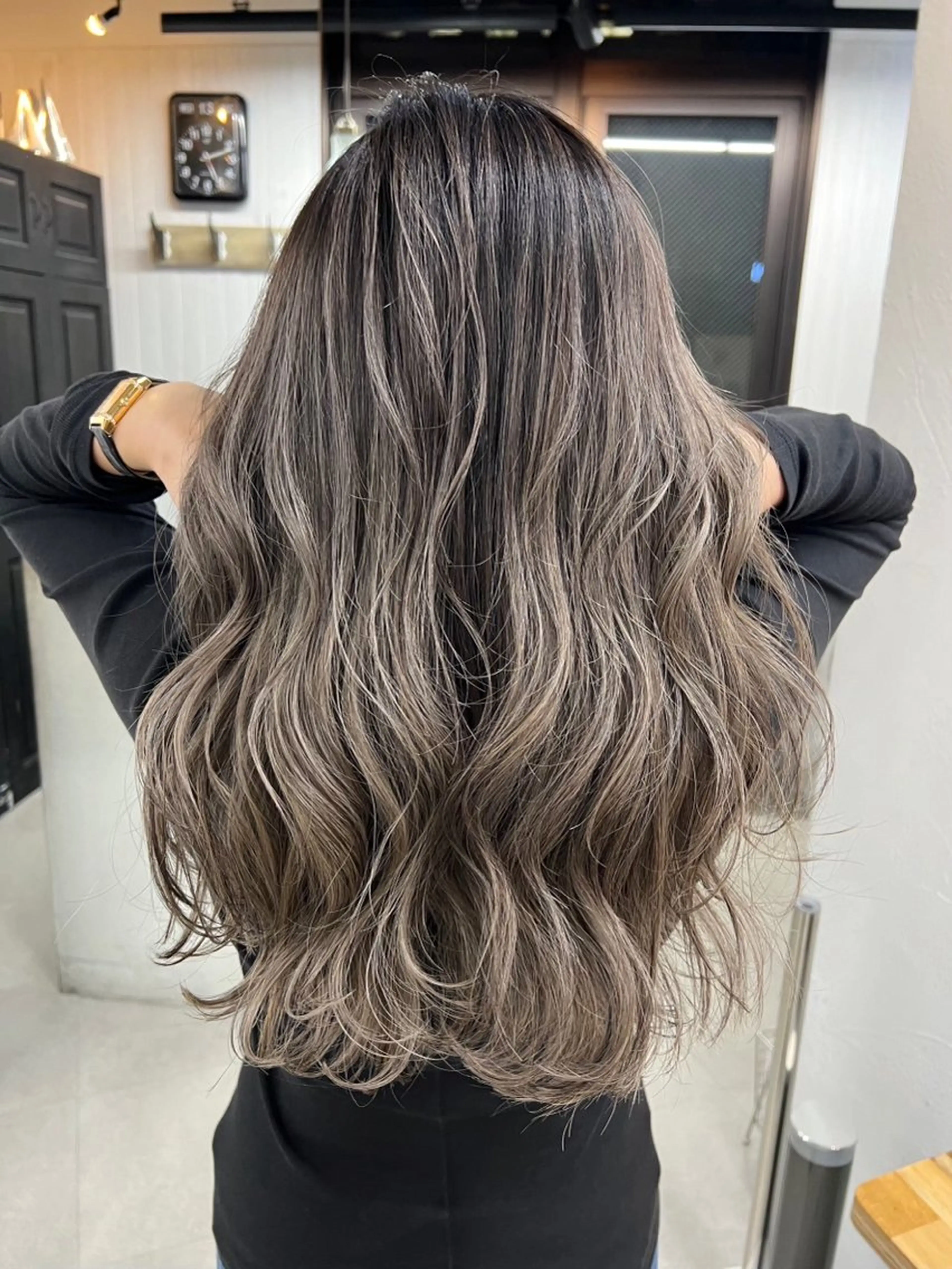 ロング カラー ヘアアレンジ 坂齋大地／レイヤー/ ミルクティーのヘアスタイル