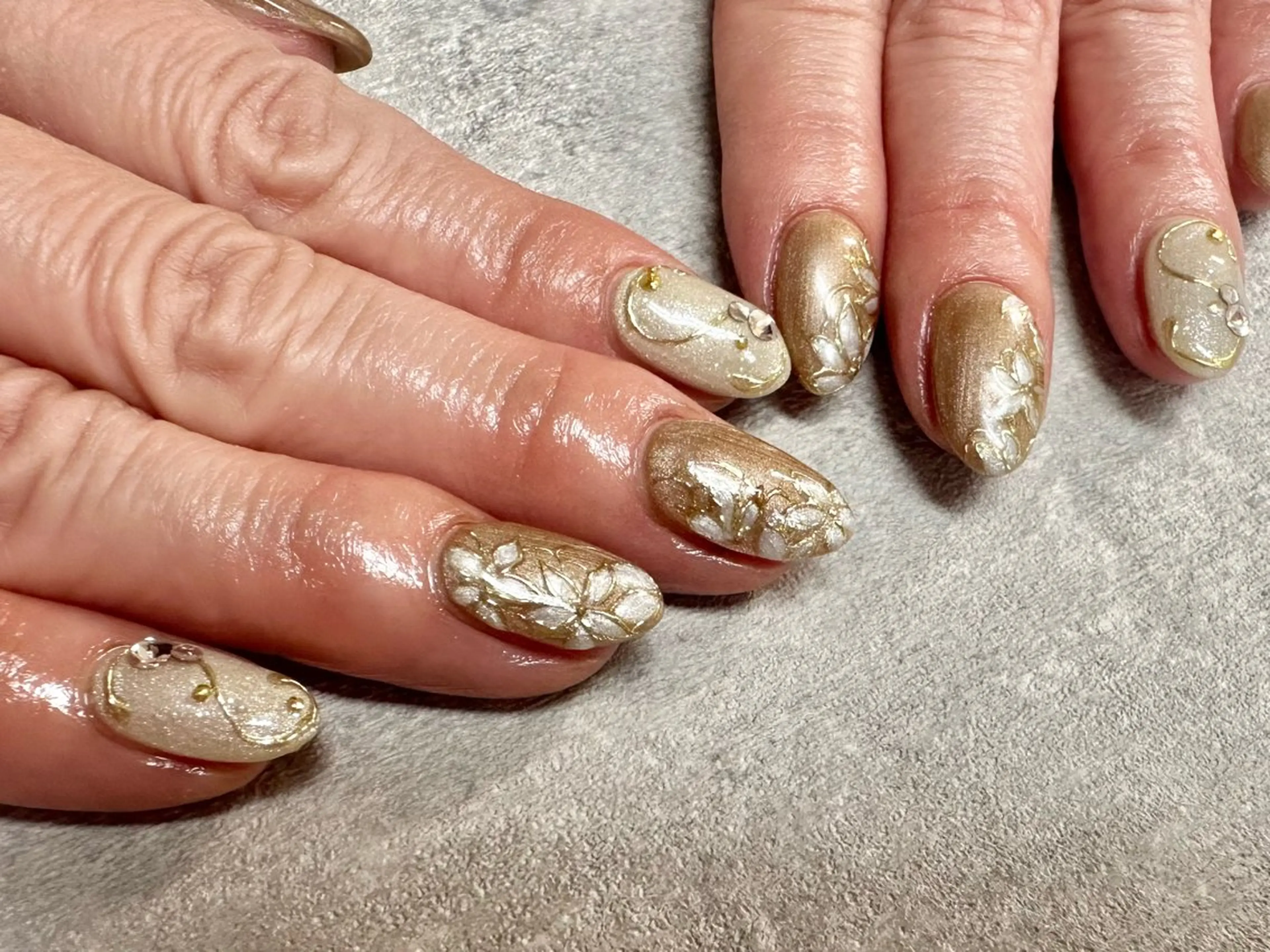 ネイル フットネイル フレンチネイル グラデーション キラキラネイル 韓国ネイル ハンドネイル 高多 瑠美のネイルデザイン