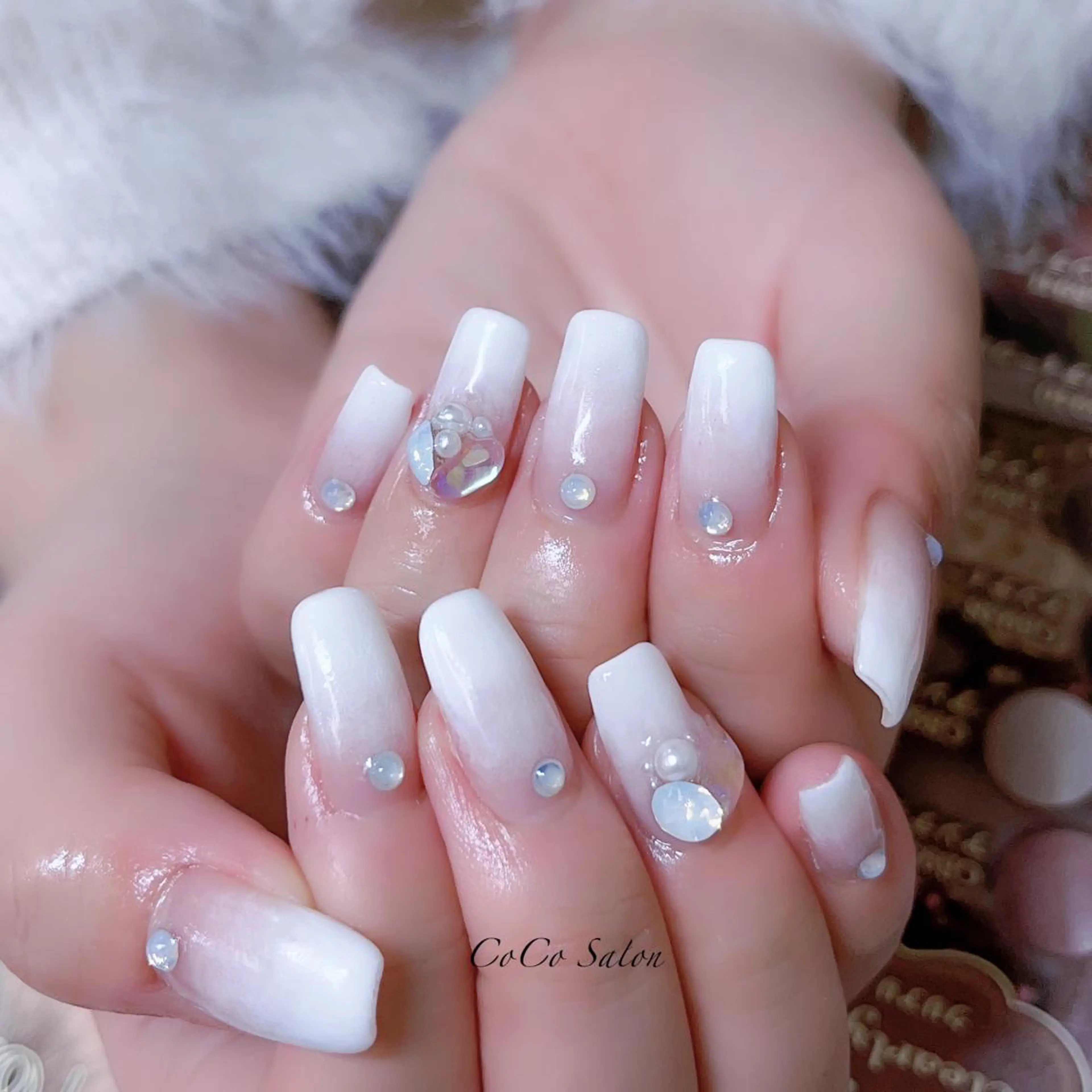 ネイル 成人式 長さ出し ジェルネイル グラデーション ハート ハンドネイル CoCoSalon ネイル/まつ毛予約のネイルデザイン