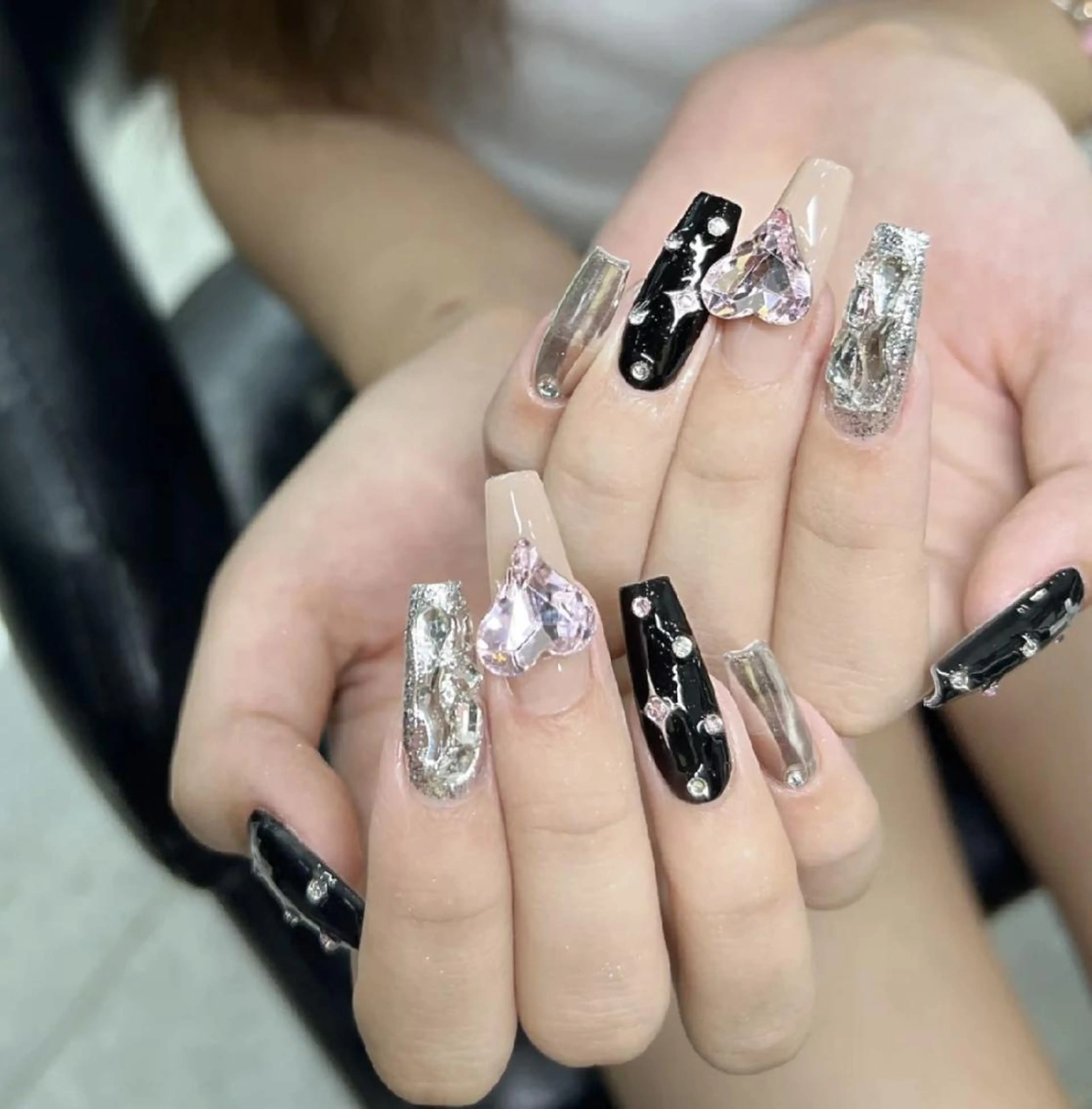 ネイル アートネイル 長さ出し ネイルチップ Queens みなみのネイルデザイン