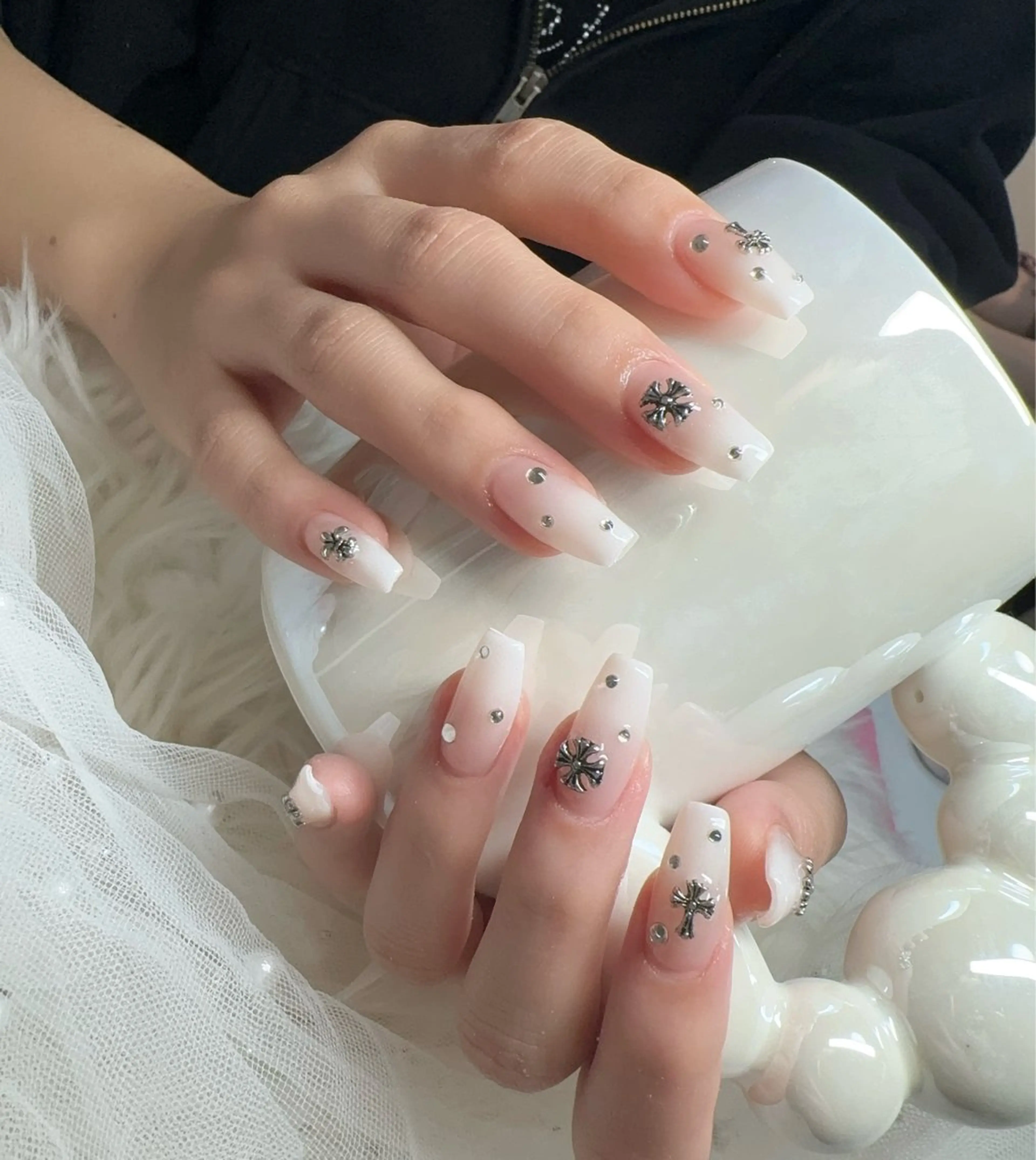 ネイル ハンドネイル &ME ネイルサロンのネイルデザイン