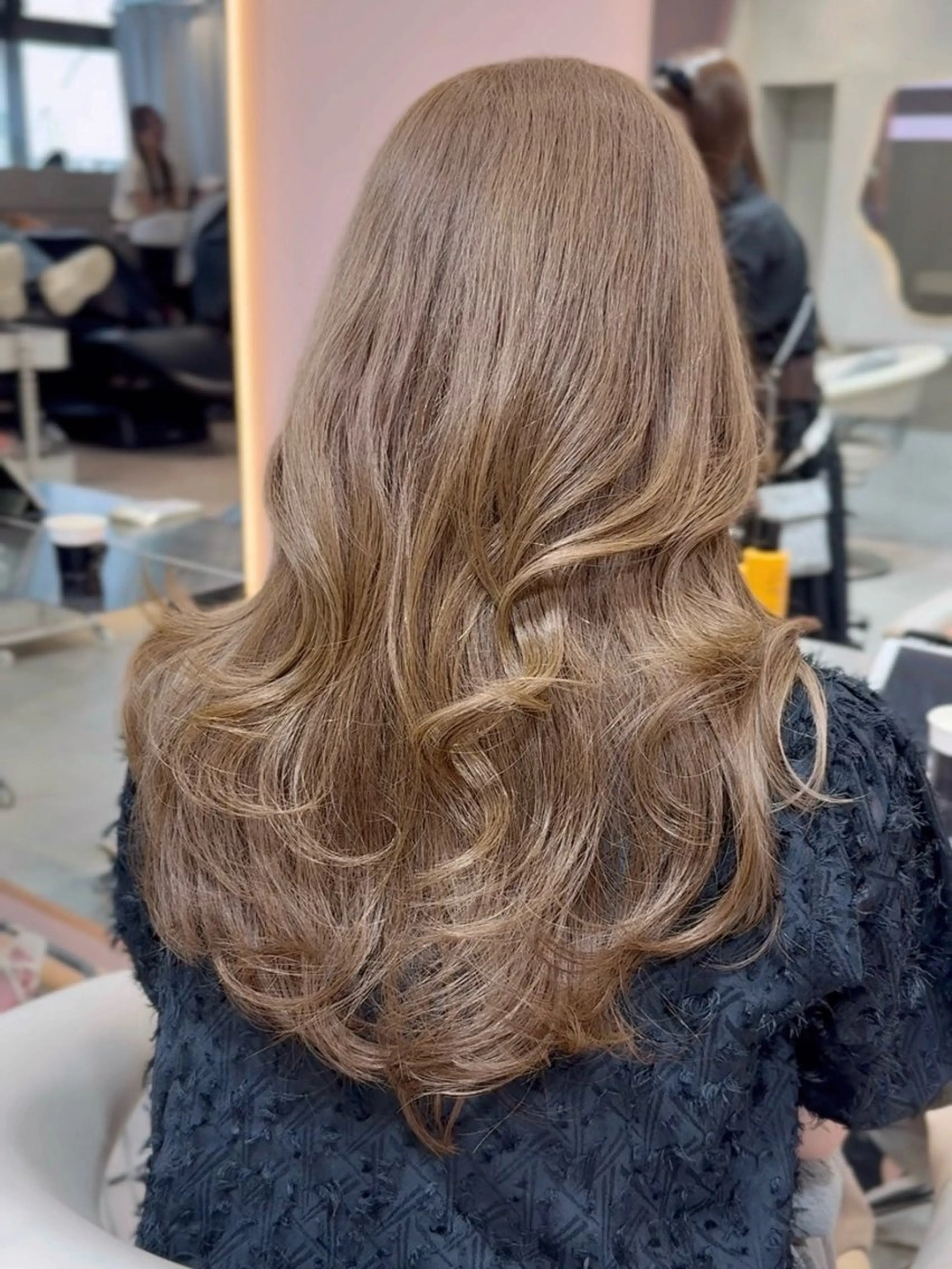 カラー アッシュ アッシュブラウン ベージュカラー ブリーチ ブラウンカラー 大宮レイヤーカット ハッシュ　柏崎颯刀のヘアスタイル