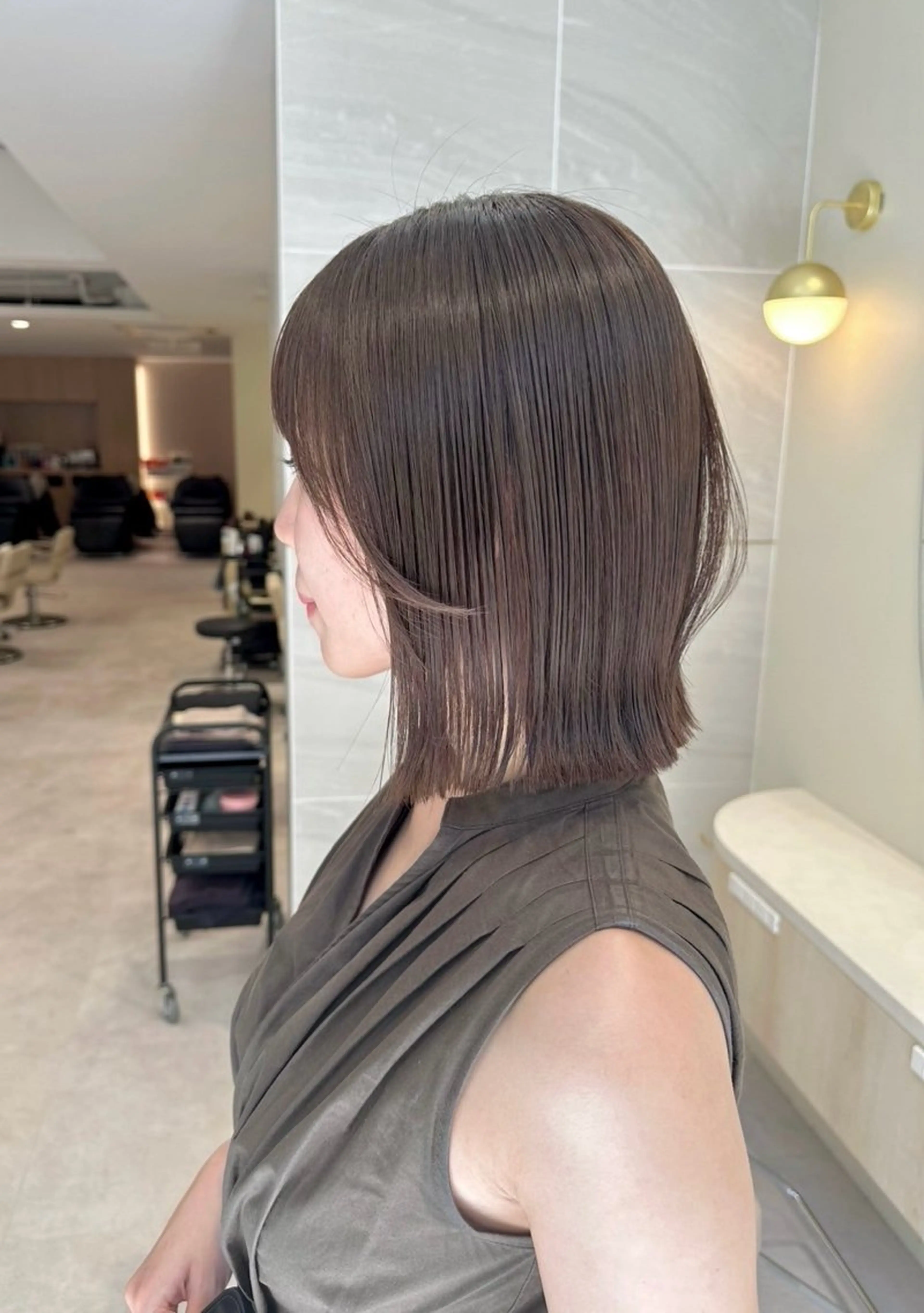 ショート カラー ベージュカラー ボブ 外ハネヘア カット ヘアカラー トリートメント 透明感カラー🌿 グレージュ🐺陽介のヘアスタイル