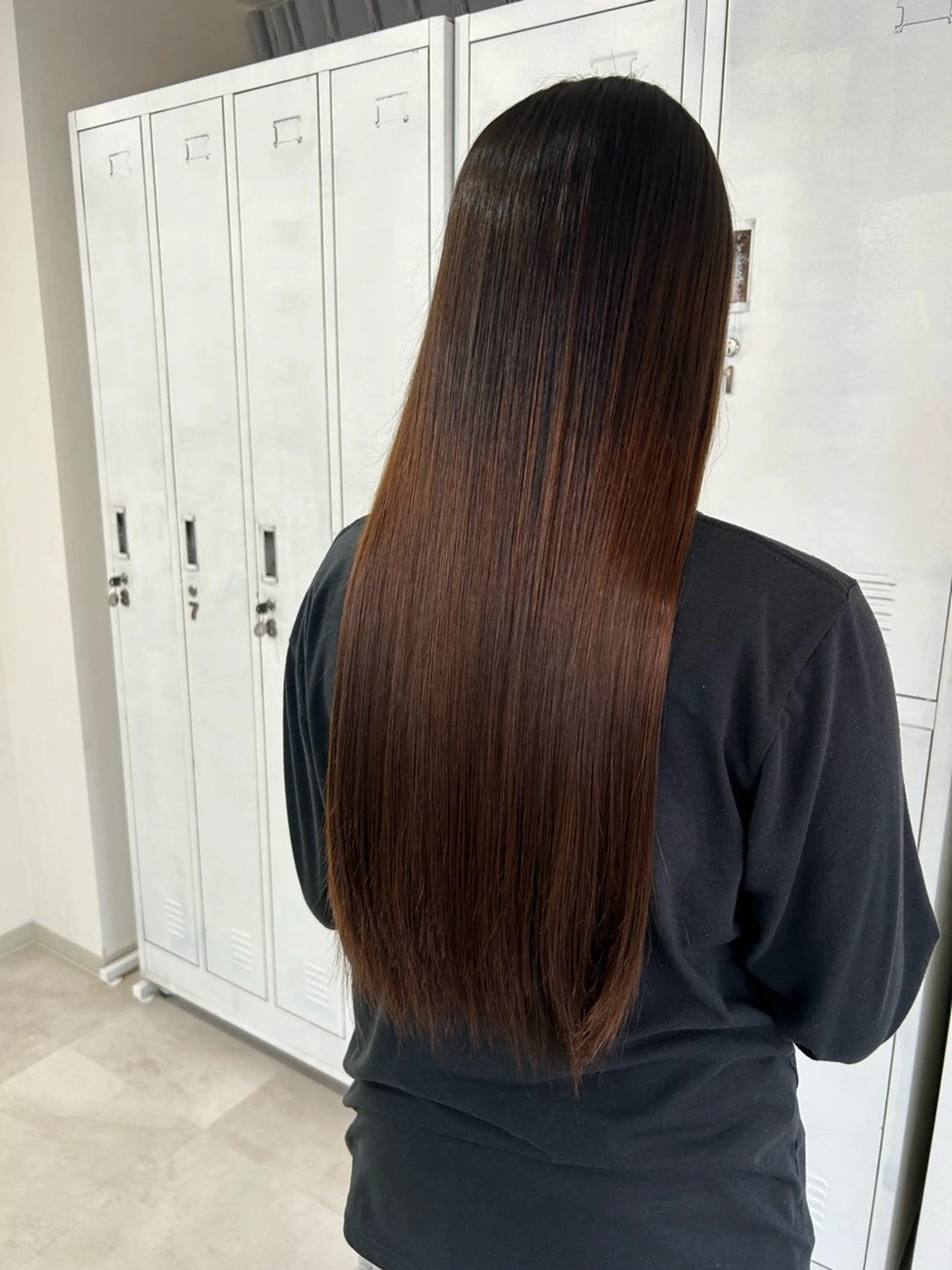 ロング 縮毛矯正 光を纏うツヤ感ロング Natsuki🤍のヘアスタイル