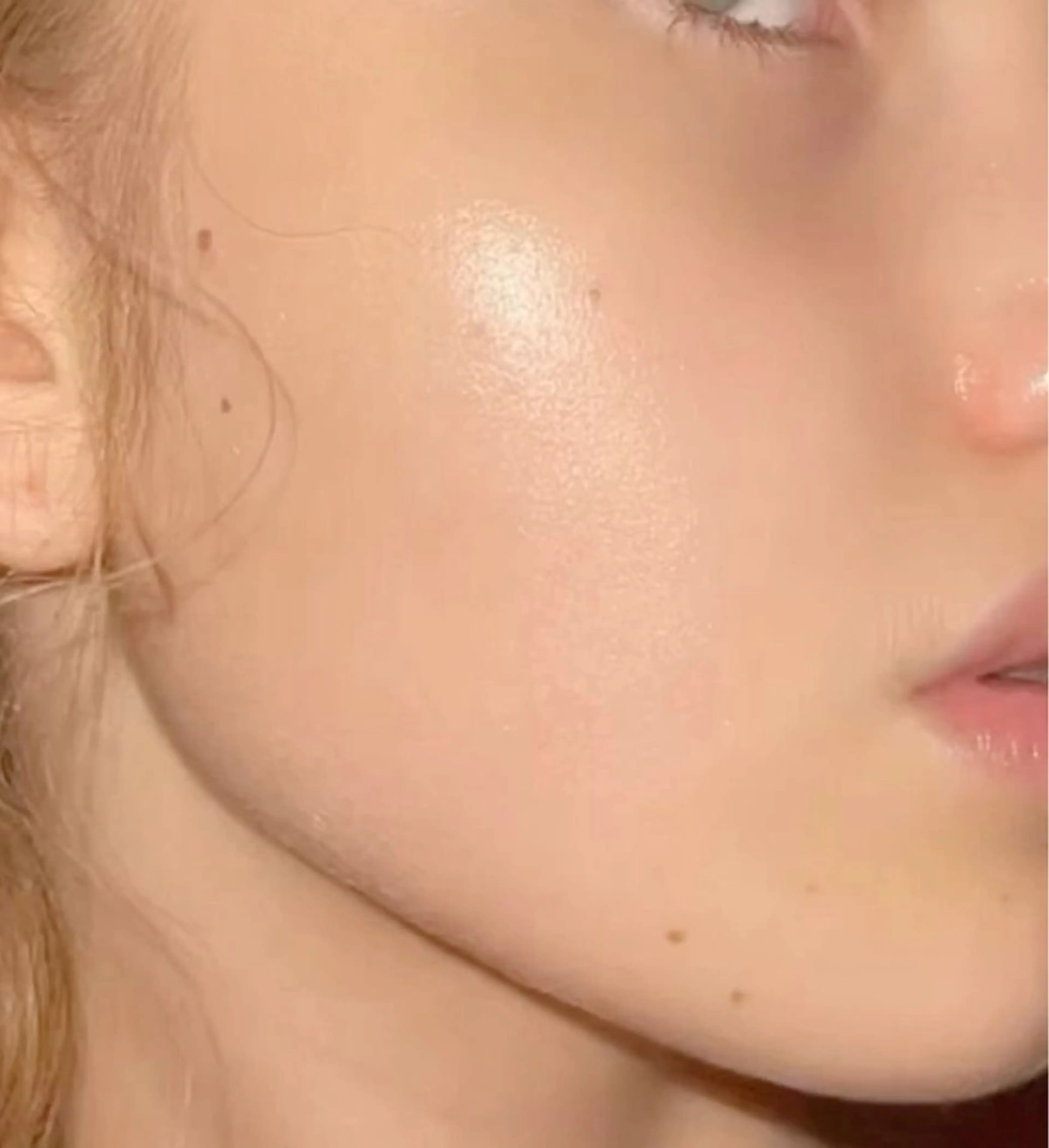 小川結子 NEROのヘアスタイル