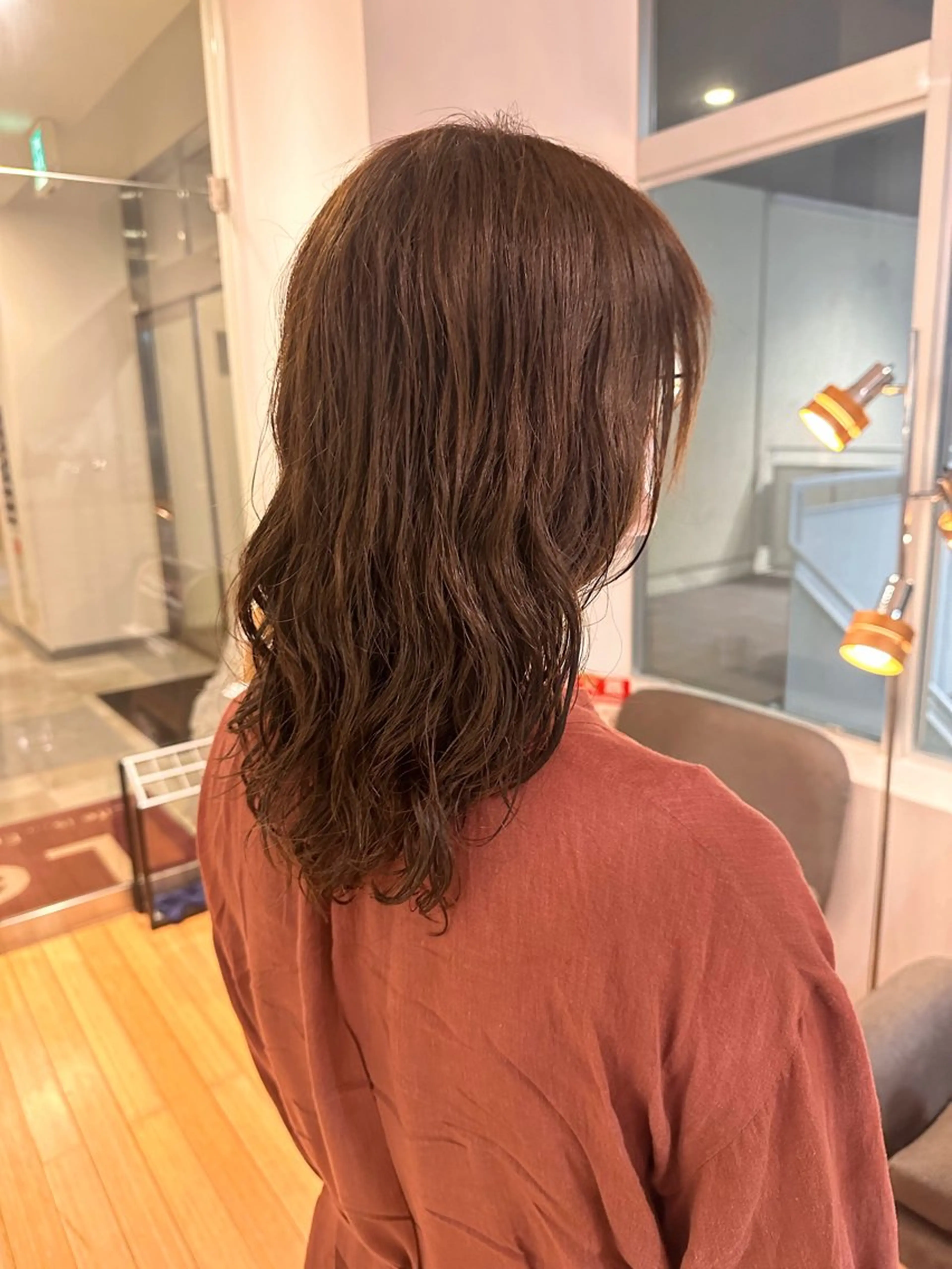 セミロング セミロングパーマ 松浦 麻衣のヘアスタイル