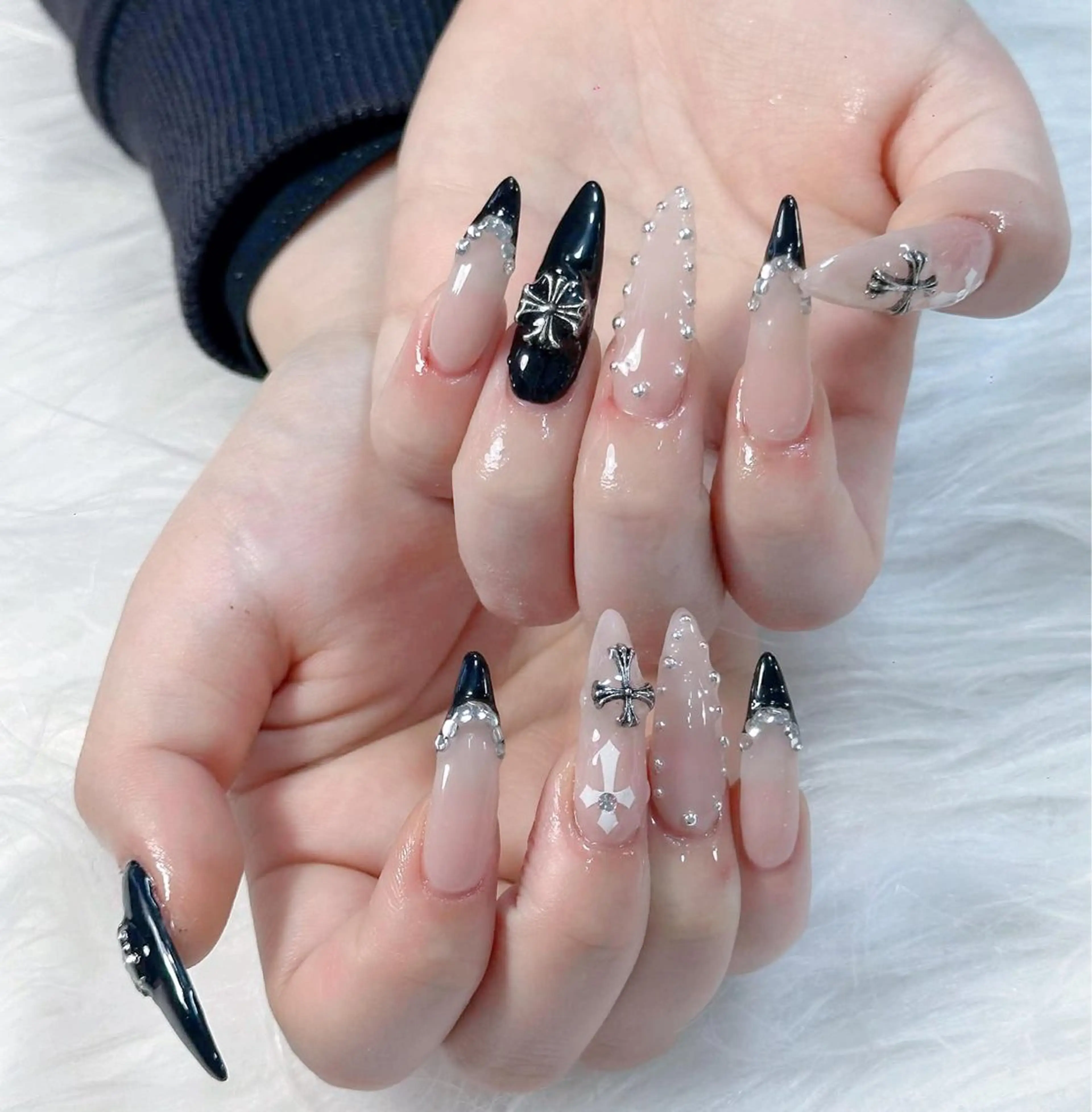 ネイル 長さ出し フレンチネイル グラデーション キラキラネイル 韓国ネイル ハンドネイル Hana Nail Salonのネイルデザイン