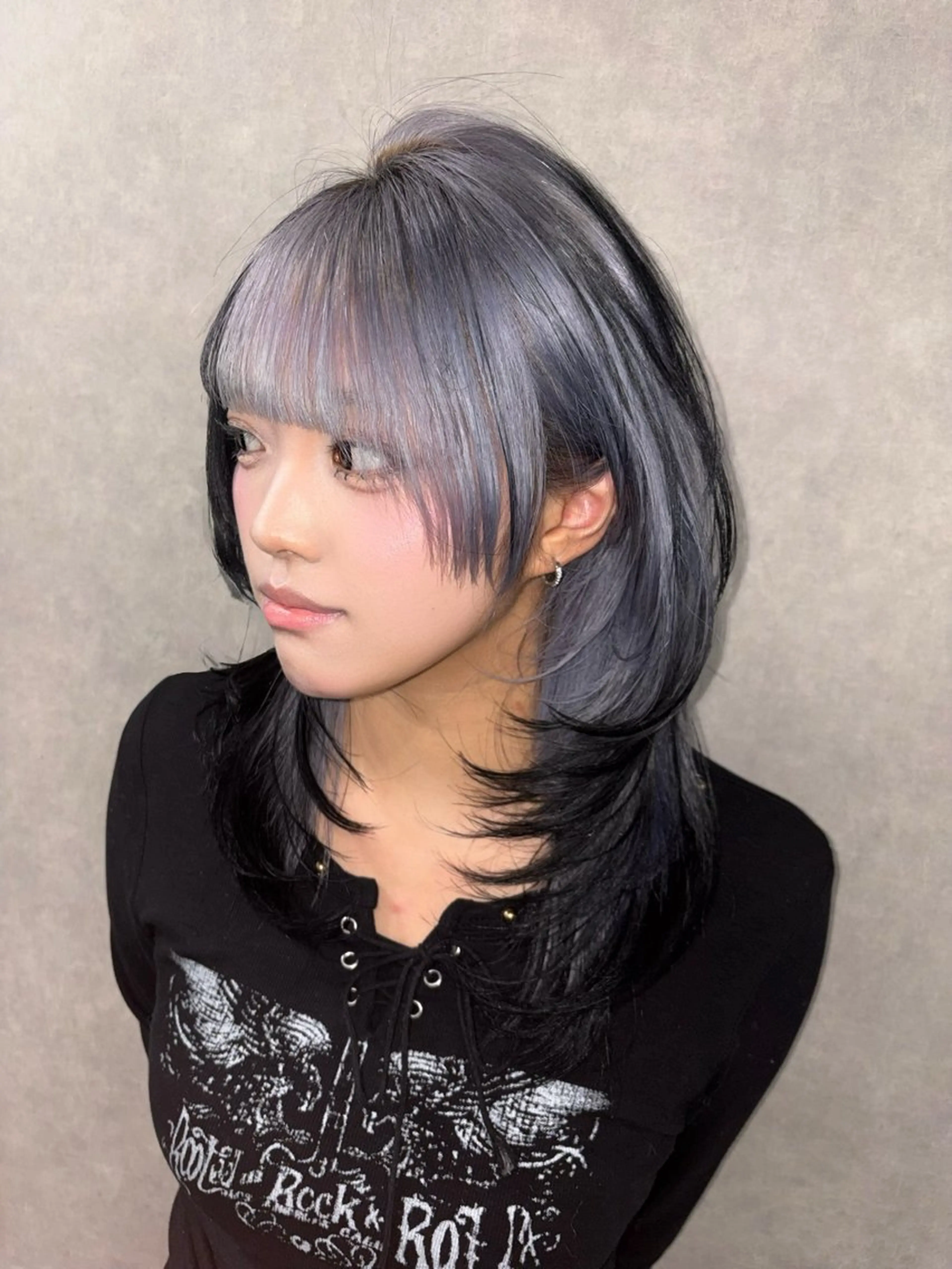 ミディアム カラー ヘアカラー がわ/ハイレイヤー /ハイトーンカラーのヘアスタイル