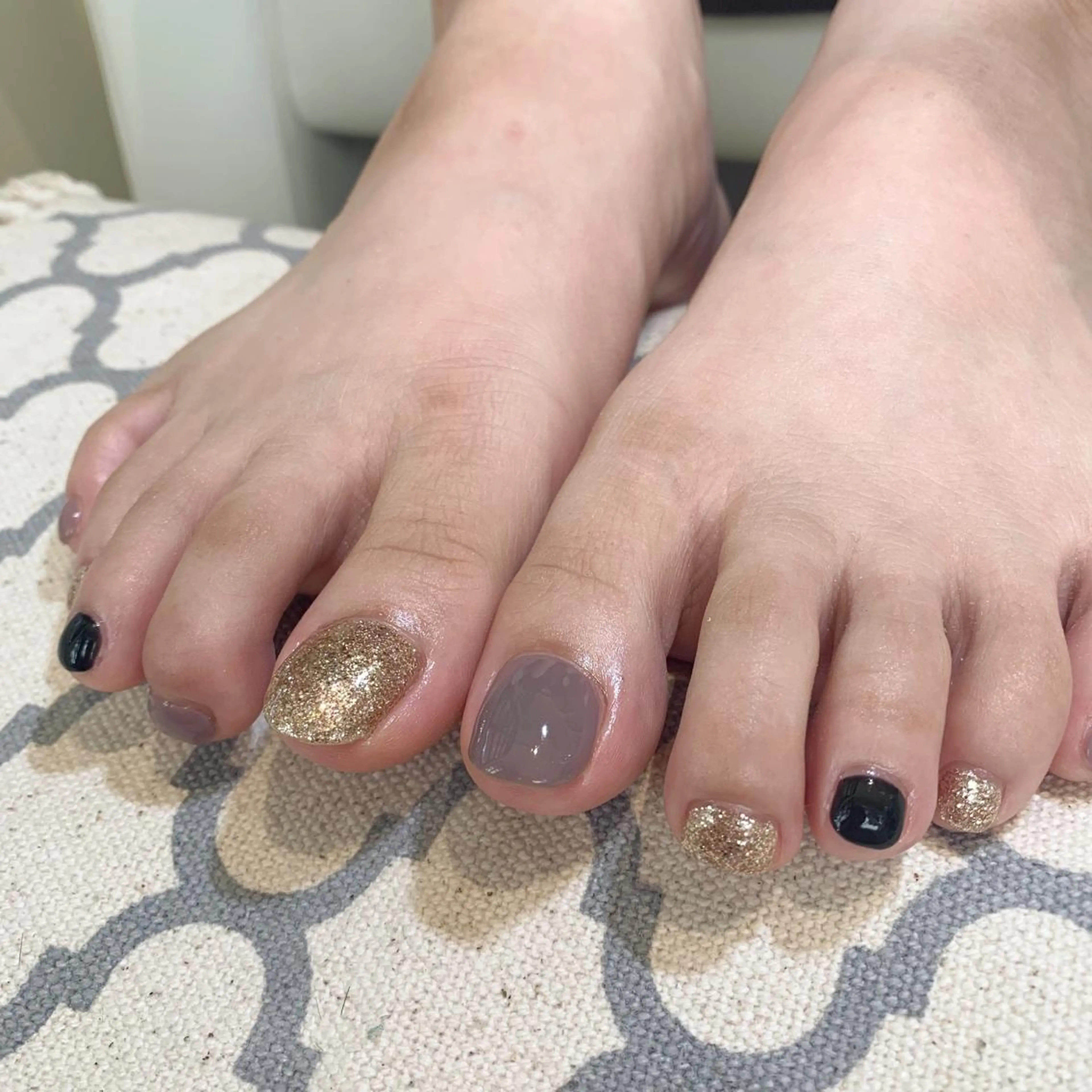 ネイル フットネイル ジェルネイル ラメ(グリッター) ワンカラーネイル パラジェル フットネイル 鈴木 里奈のネイルデザイン