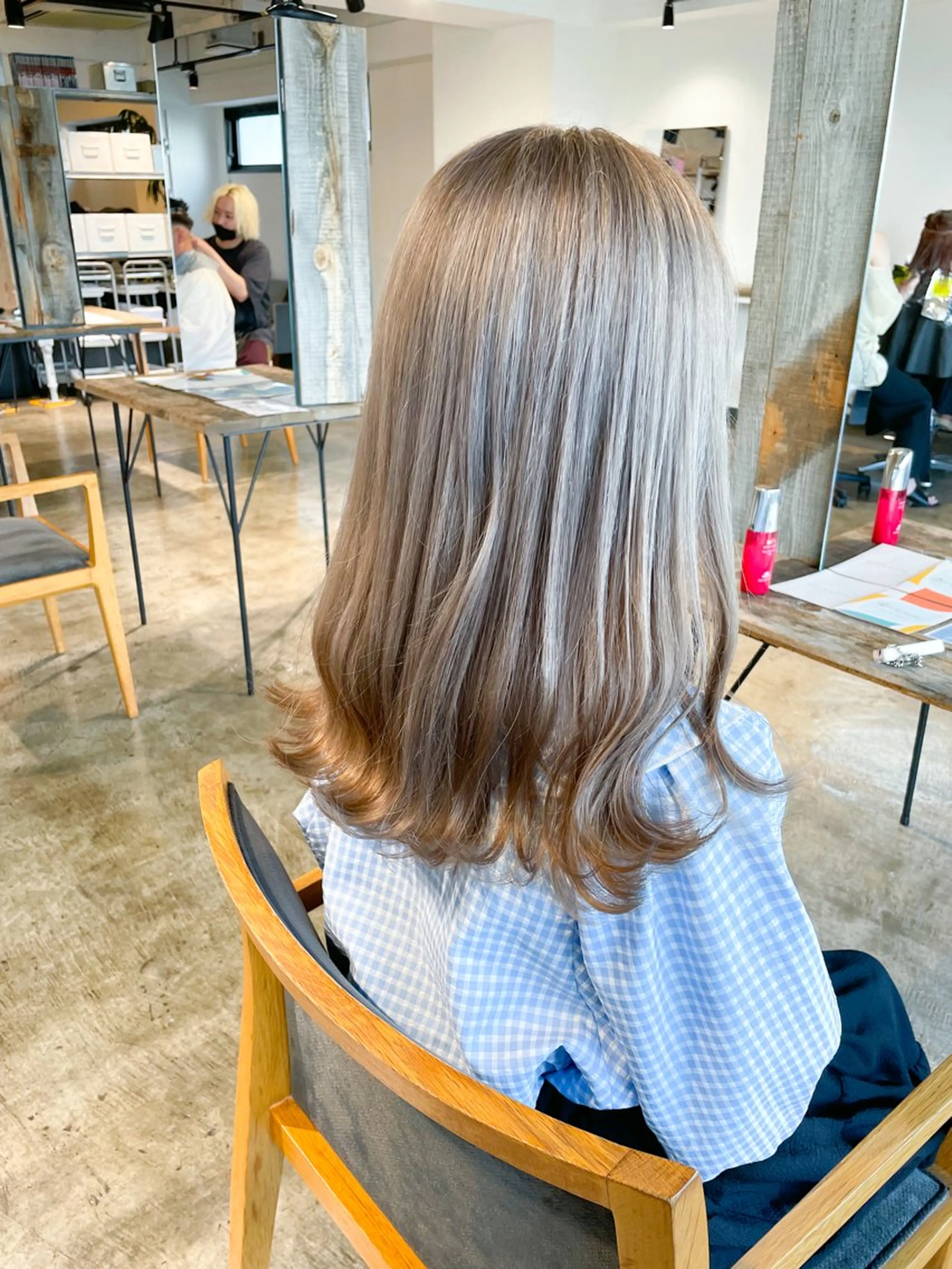 ミディアム ヘアカラー トリートメント ハイトーン/レイヤー /ケアブリーチ石川治のヘアスタイル