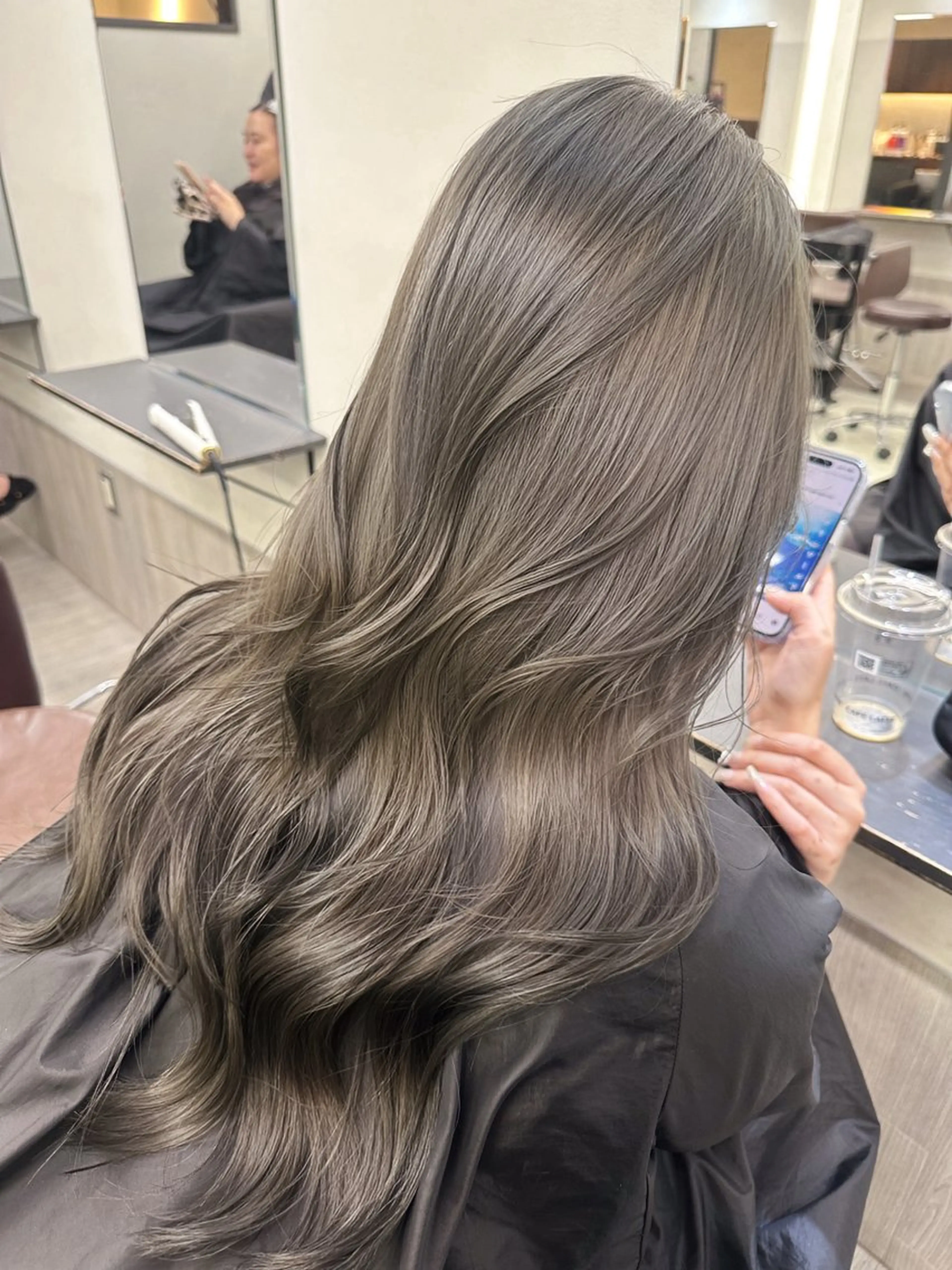 ロング カラー グレージュ オリーブグレージュ オリーブグレー ボブ 顔まわりレイヤー AiM エイム　韓国レイヤーのヘアスタイル