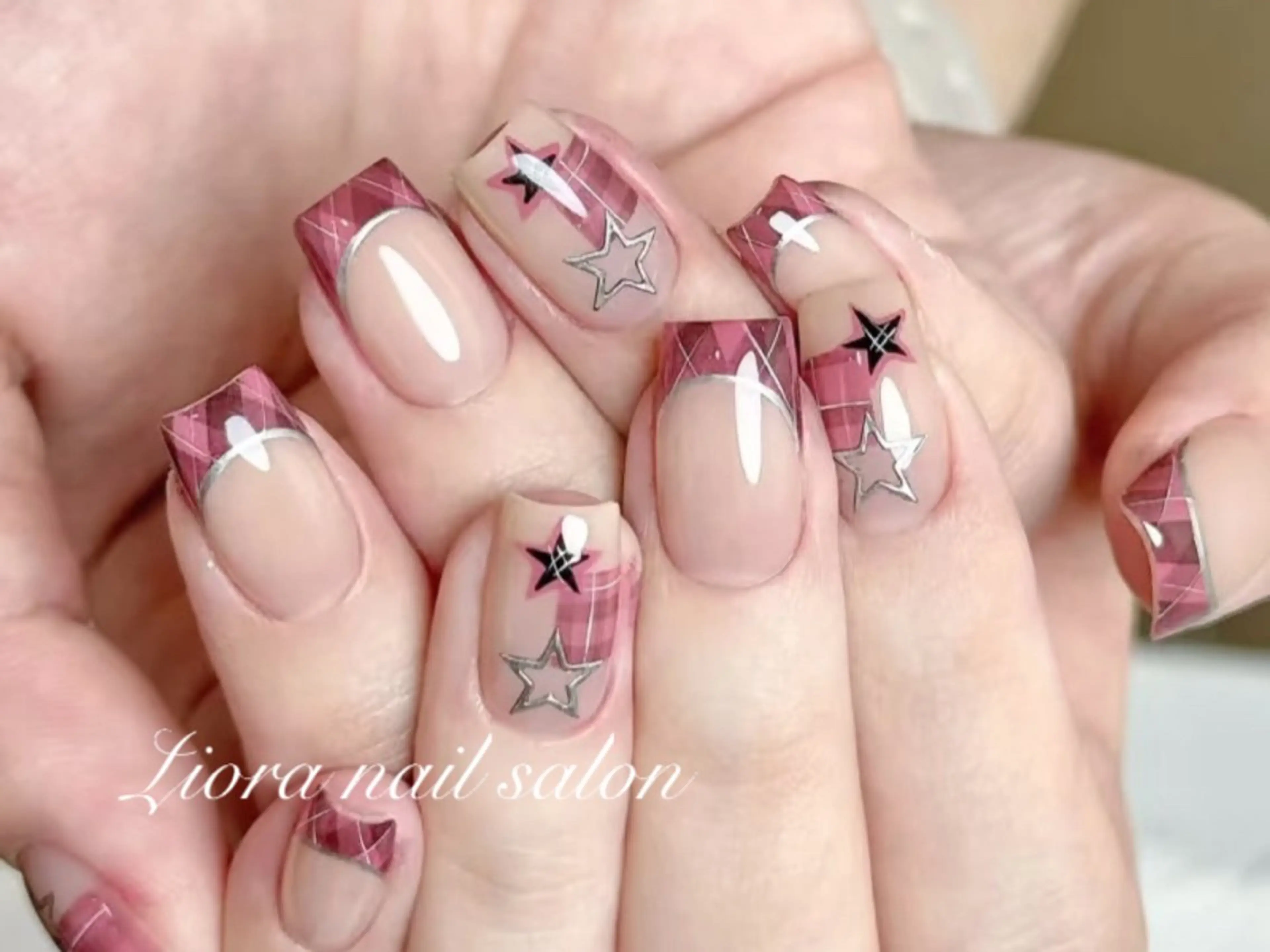 ネイル フレンチネイル ジェルネイル ガーリー グラデーション キラキラネイル ハンドネイル Liora nail スカルプ専門店のネイルデザイン