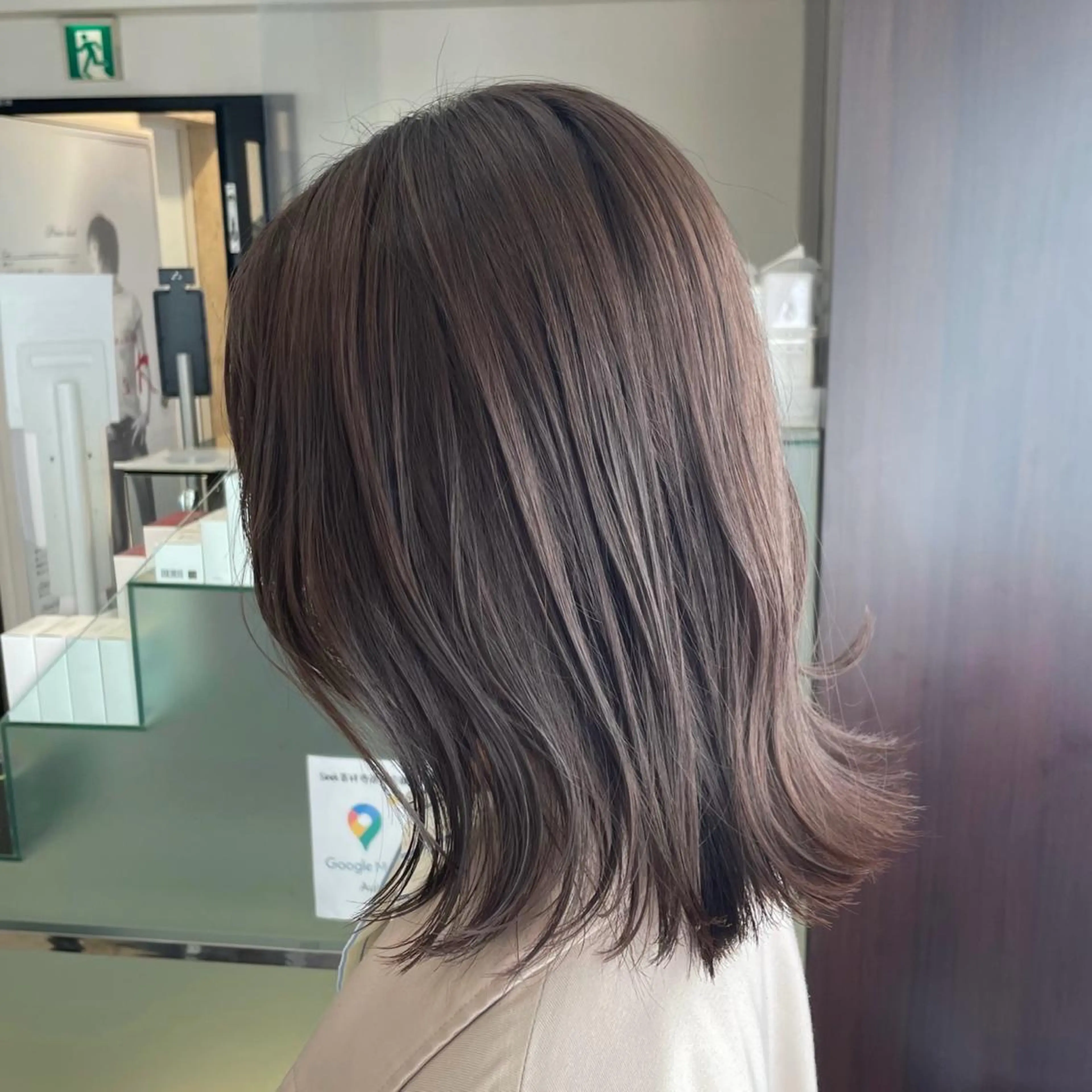 ミディアム カラー ベージュカラー ブリーチ 透明感カラー ブリーチなしカラー オリーブベージュ ヘアカラー 新宿/顔周りカット/ レイヤー/がっきーのヘアスタイル