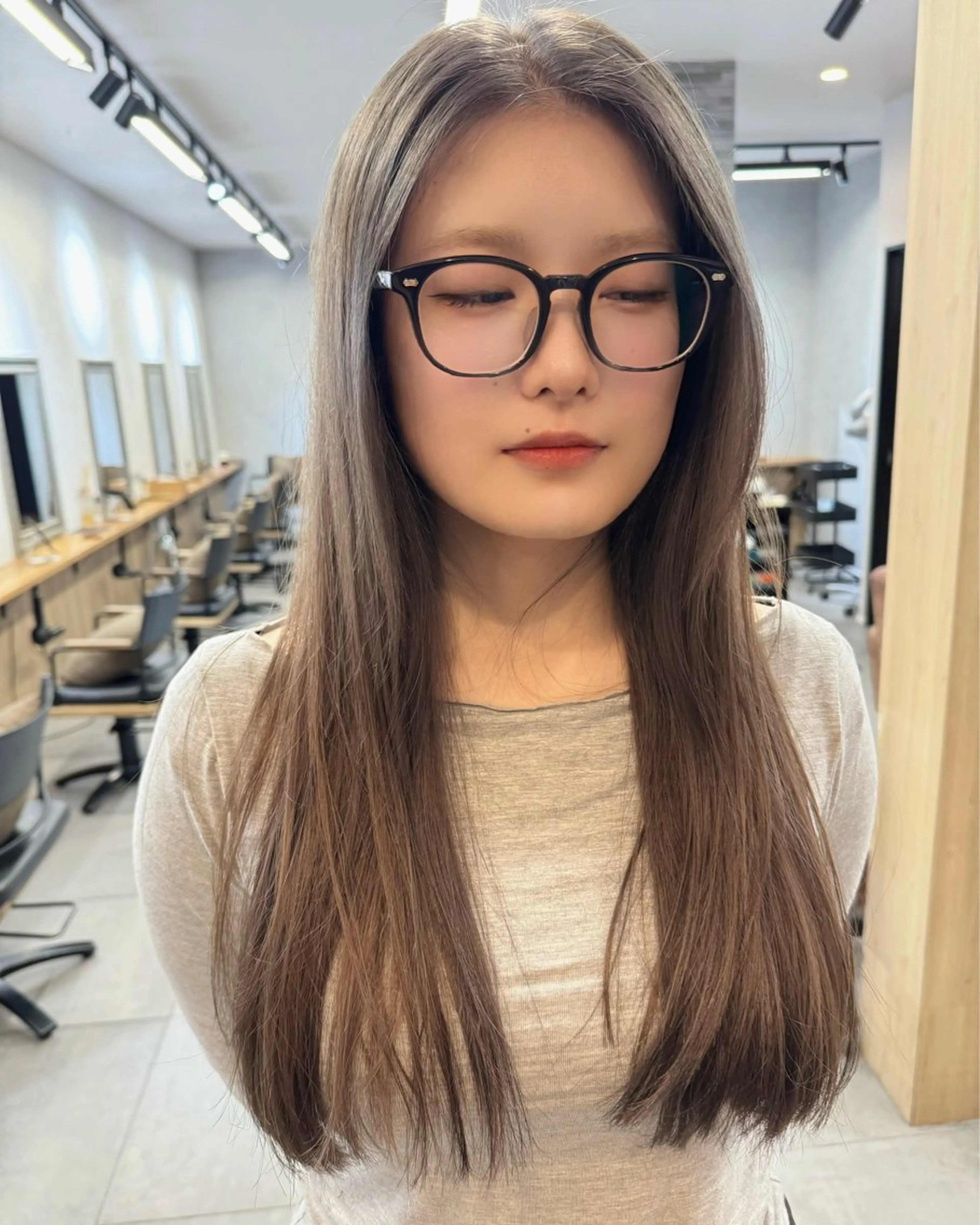 カラー ブリーチ グレージュ ヘアカラー トリートメント 縮毛矯正/艶カラー /髪質改善/せいぎのヘアスタイル