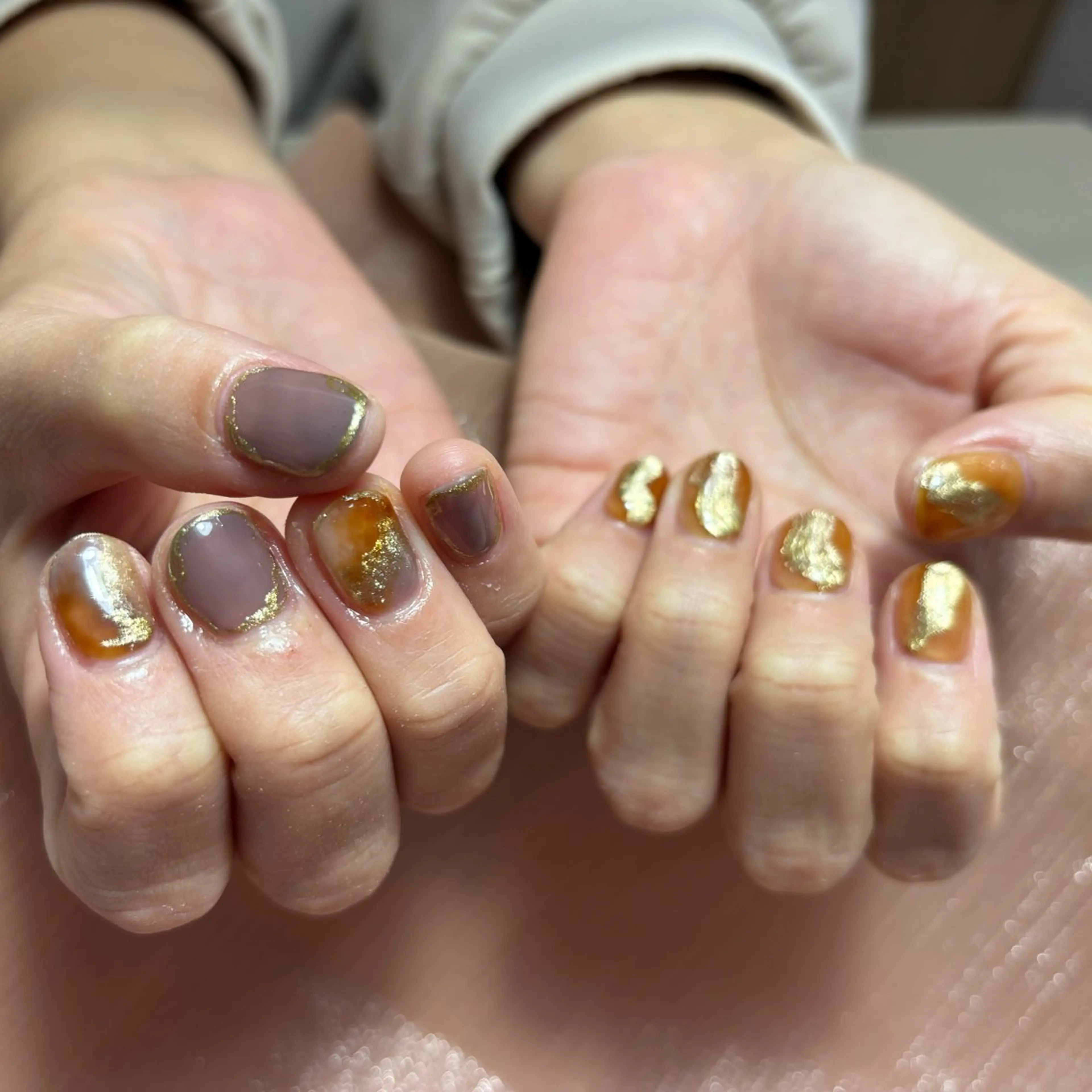 ネイル ゴールド ゴージャス ニュアンスネイル BeautifulA 🌈🍭💜のネイルデザイン