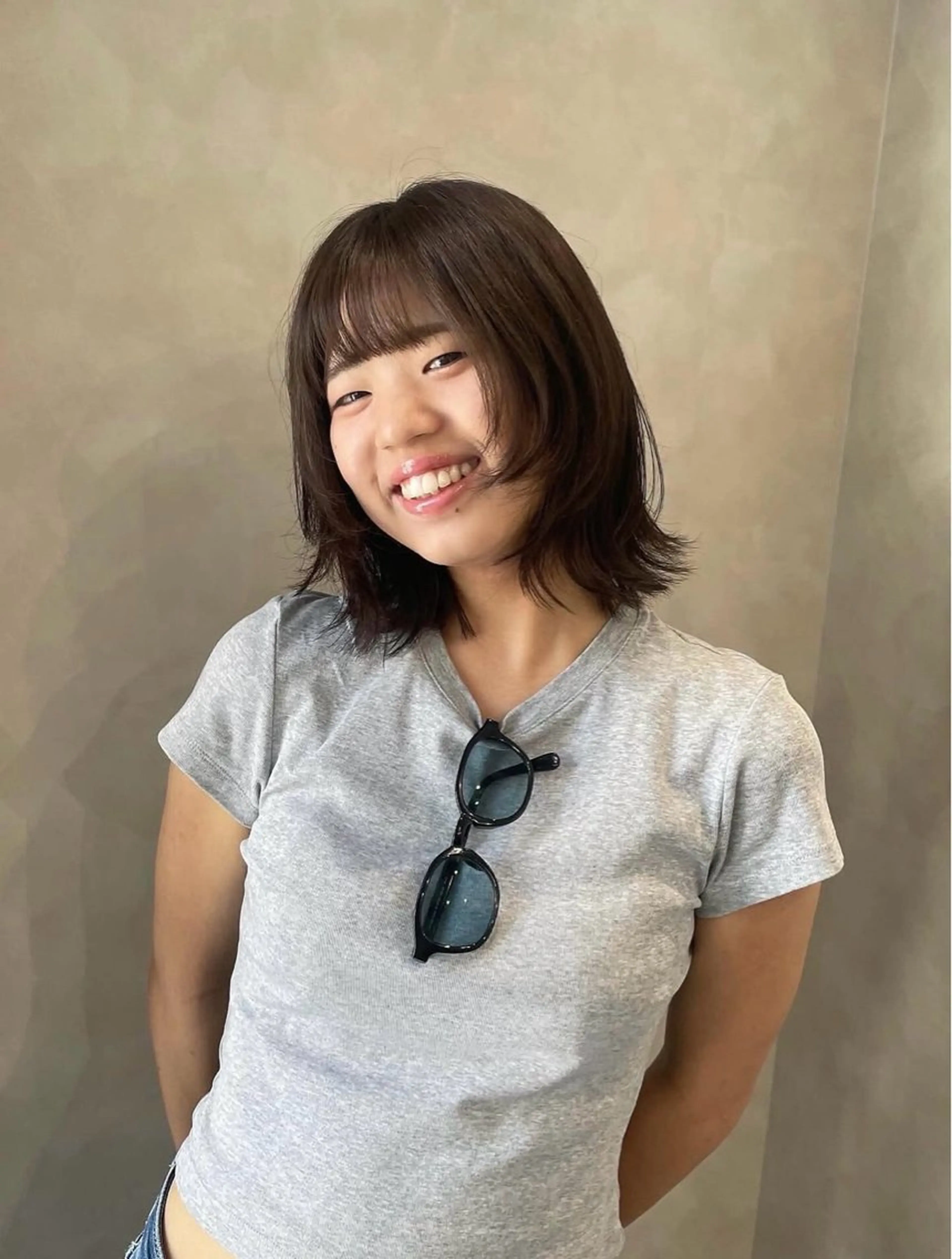 ミディアム カラー ボブレイヤー アッシュ アッシュグレー アッシュグレージュ 透明感カラー カット ヘアカラー トリートメント イヌマル アユ / Fier umedaのヘアスタイル