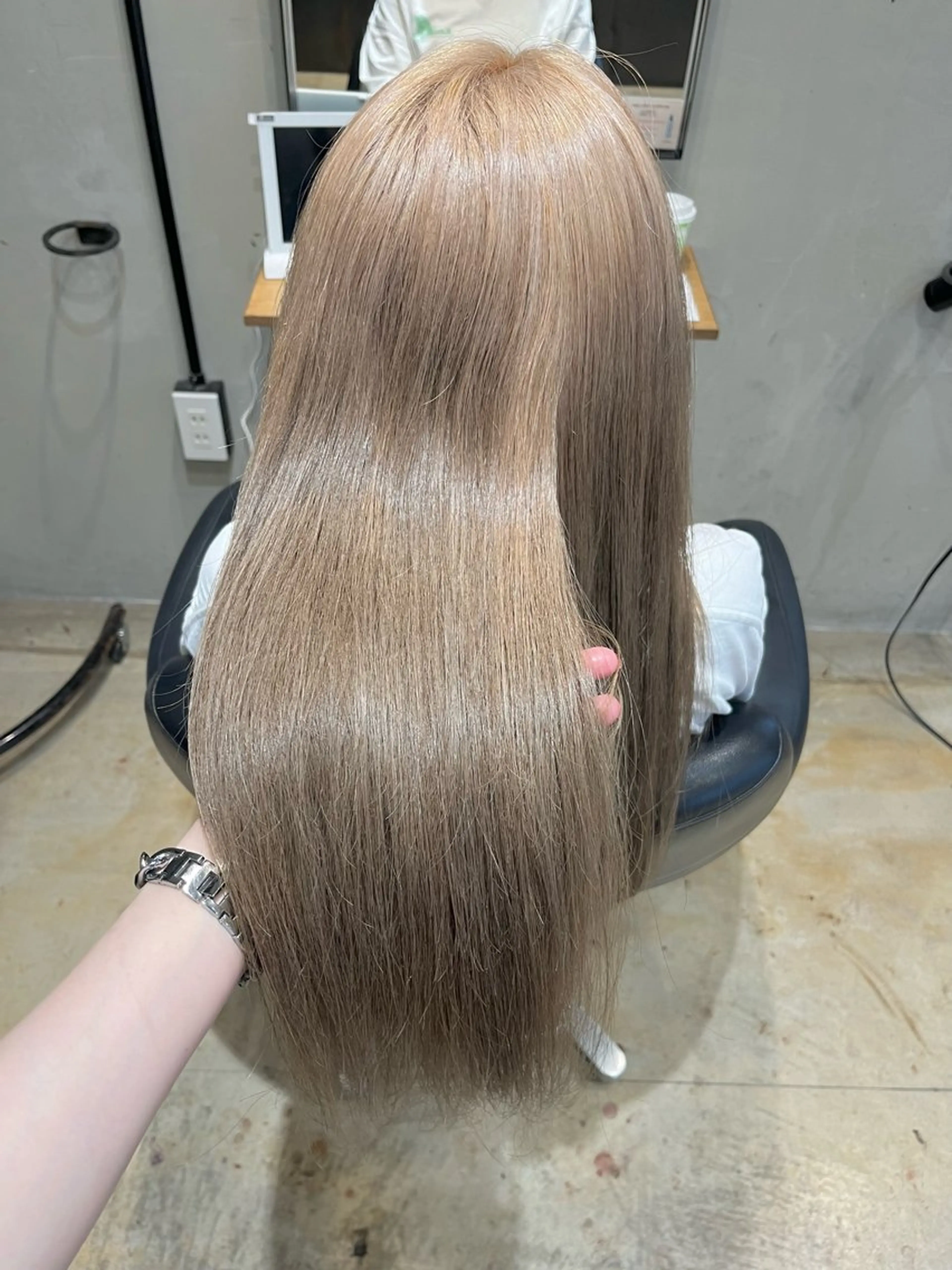 ロング カラー ヘアアレンジ ベージュカラー ダブルカラー ミルクティーベージュ みわ/博多 ブリーチ/メンズヘアのヘアスタイル