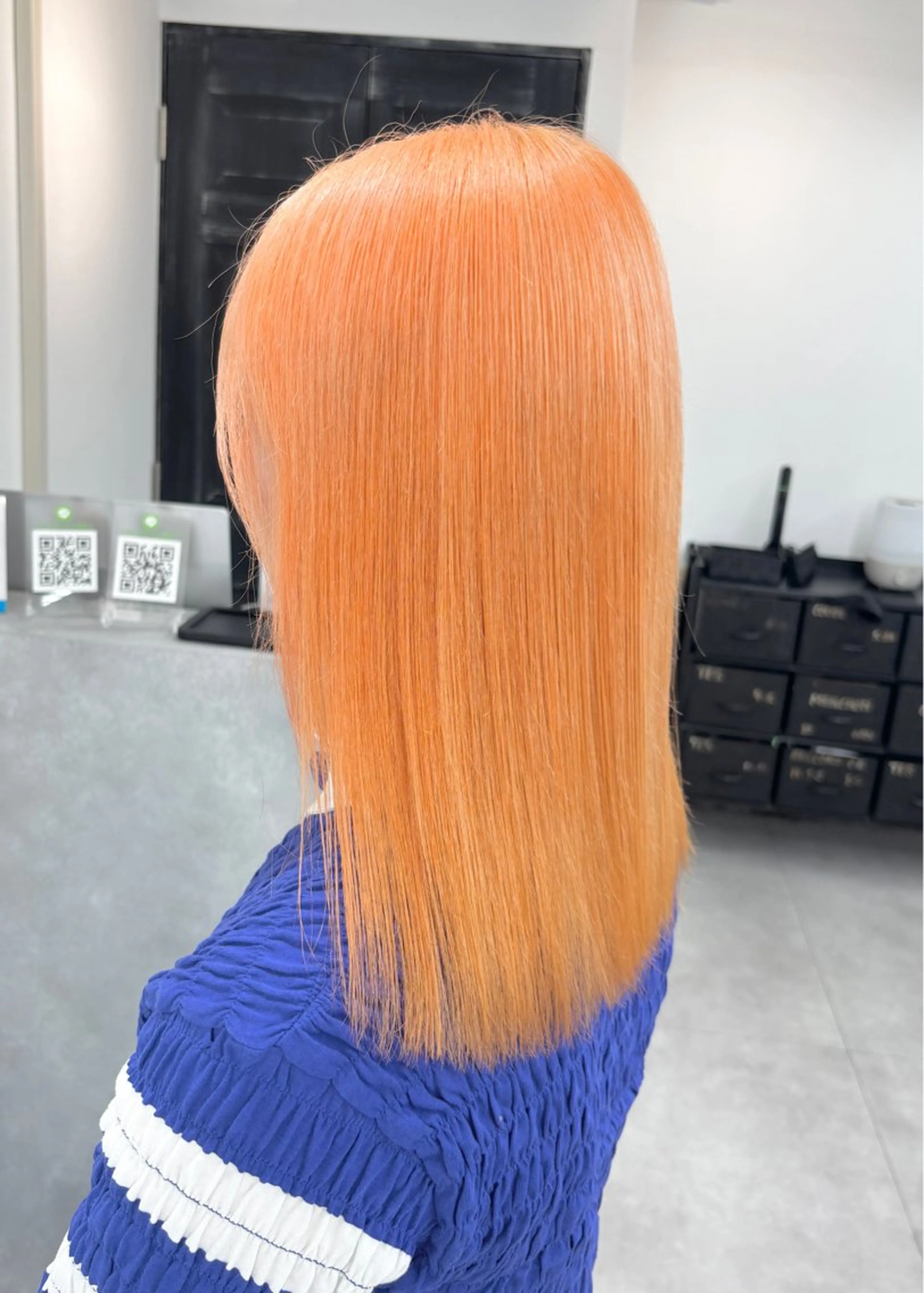 セミロング ヘアカラー ハイトーンカラー 🦋yuri🦋のヘアスタイル