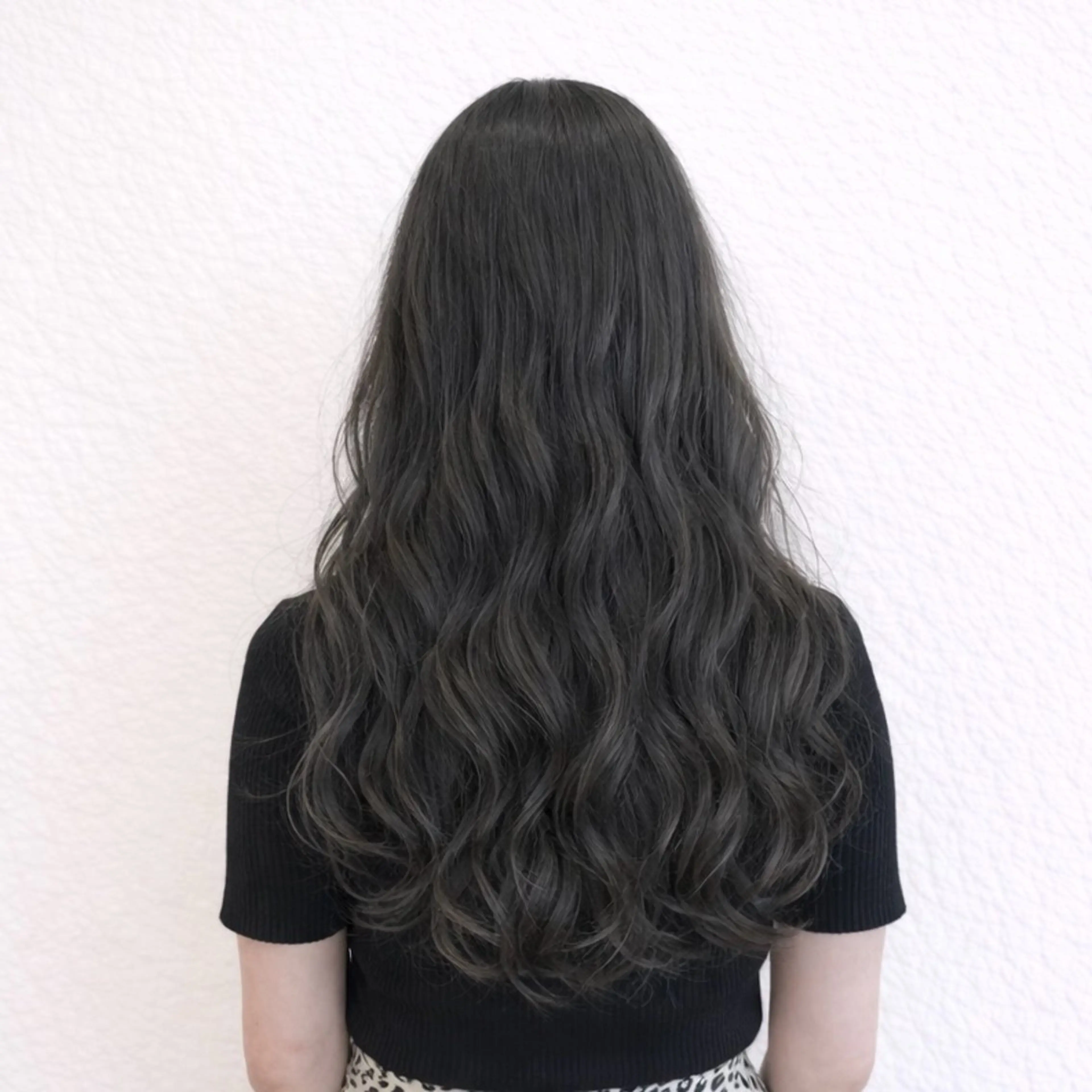 ロング カラー ベージュカラー ブリーチ 透明感カラー グレージュ ロング カット ヘアカラー トリートメント 佐藤 舞のヘアスタイル