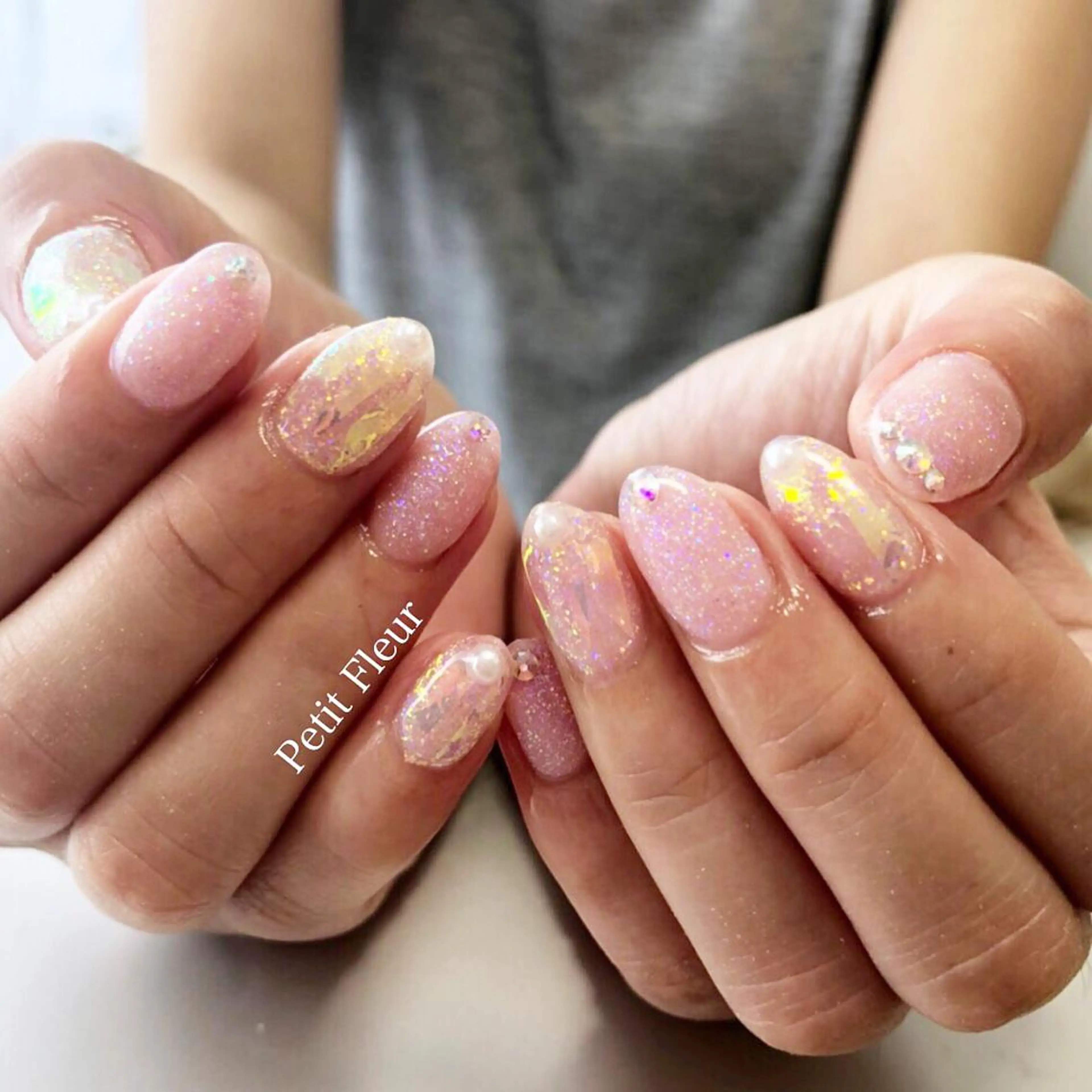 ネイル ホログラムネイル キラキラネイル ラメ(グリッター) Petit Fleur所属・青柳 亜梨奈のマツエク・マツパデザイン