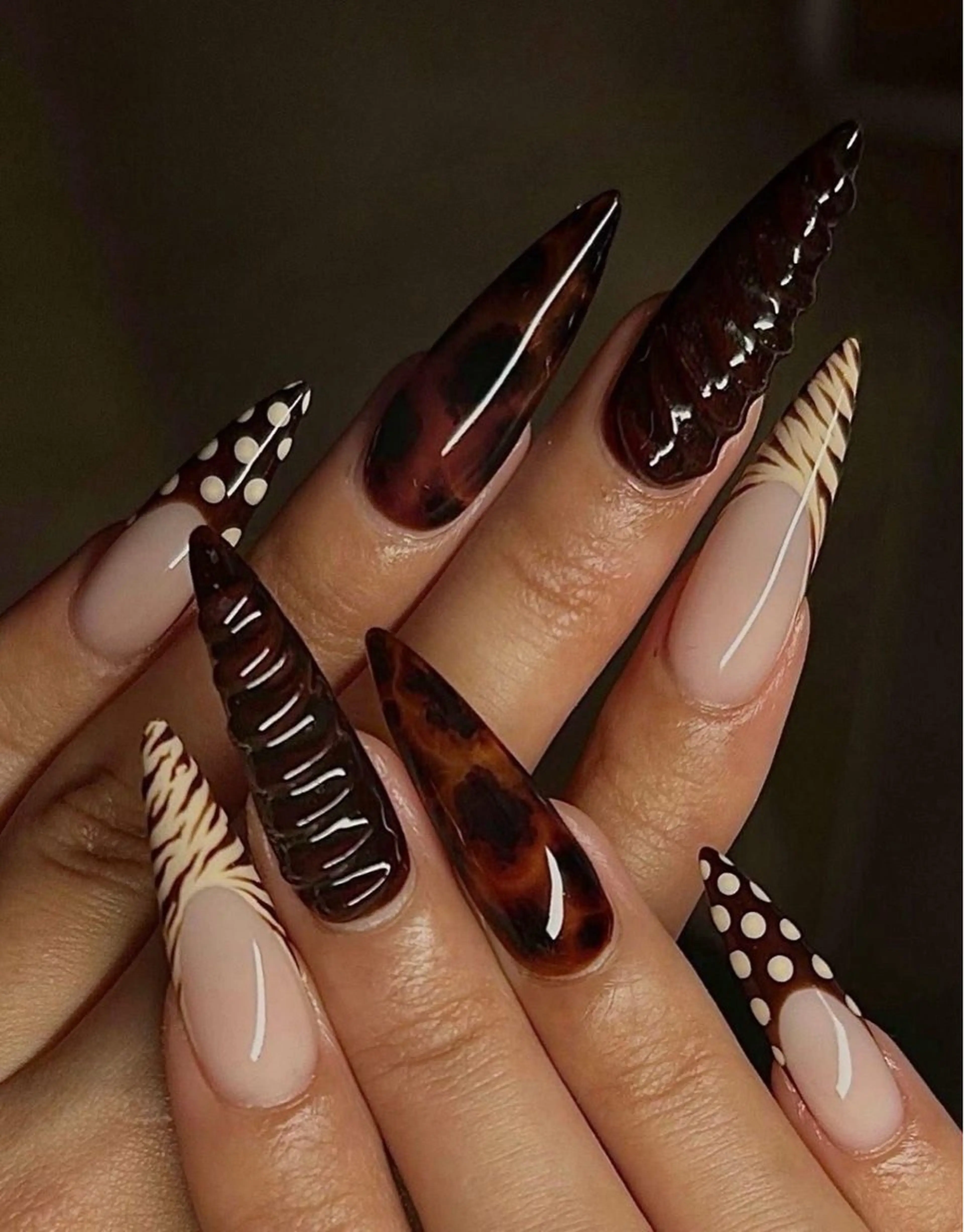 ネイル アートネイル 長さ出し ジェルネイル マグネットネイル ニュアンスネイル ハンドネイル Cloudy Chan 歌舞伎町のネイルデザイン