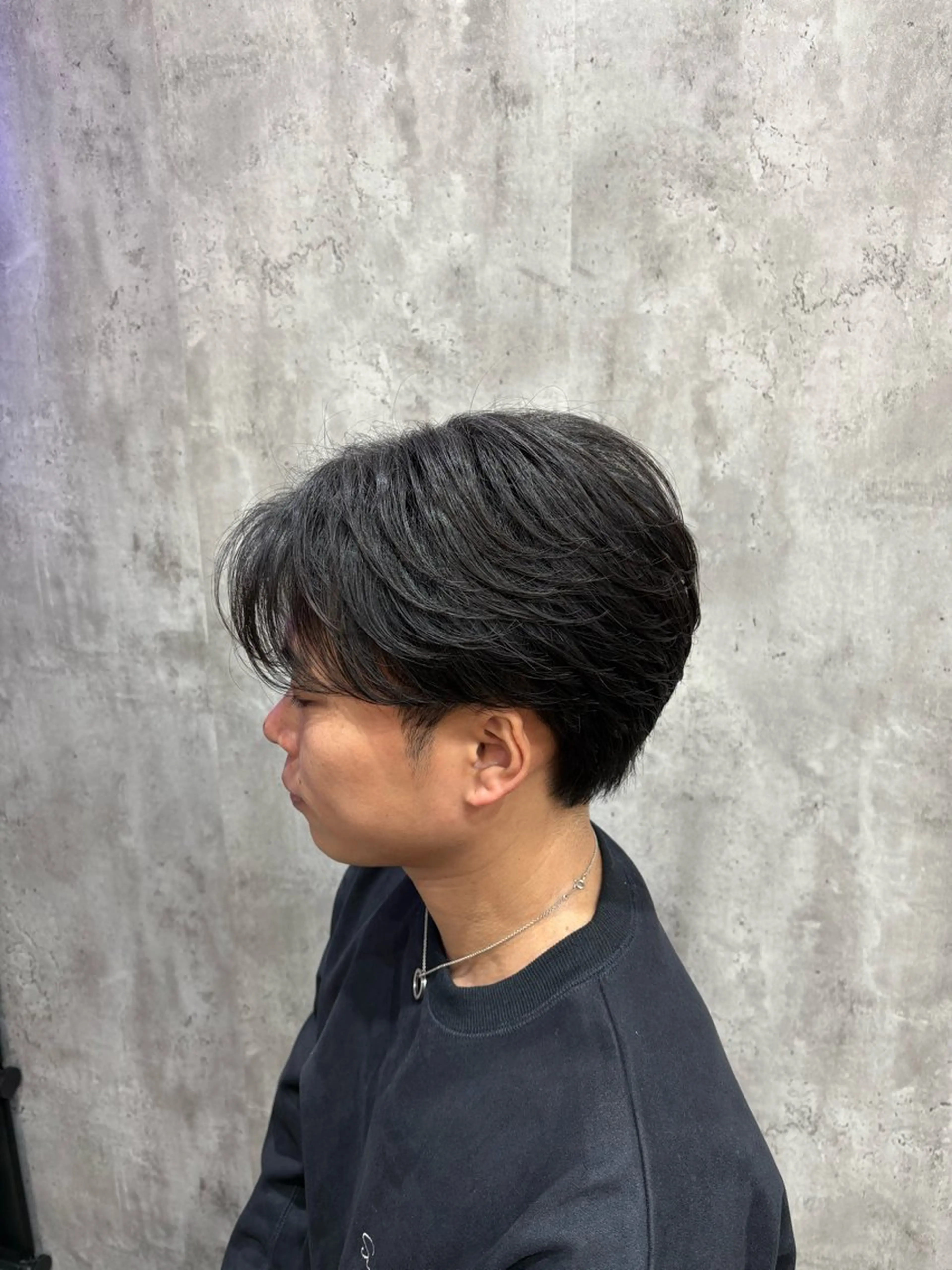 ショート パーマ メンズ カルマパーマ メンズパーマ カット パーマ 韓国メンズヘア/ 毛流れヘア　須田龍世のヘアスタイル