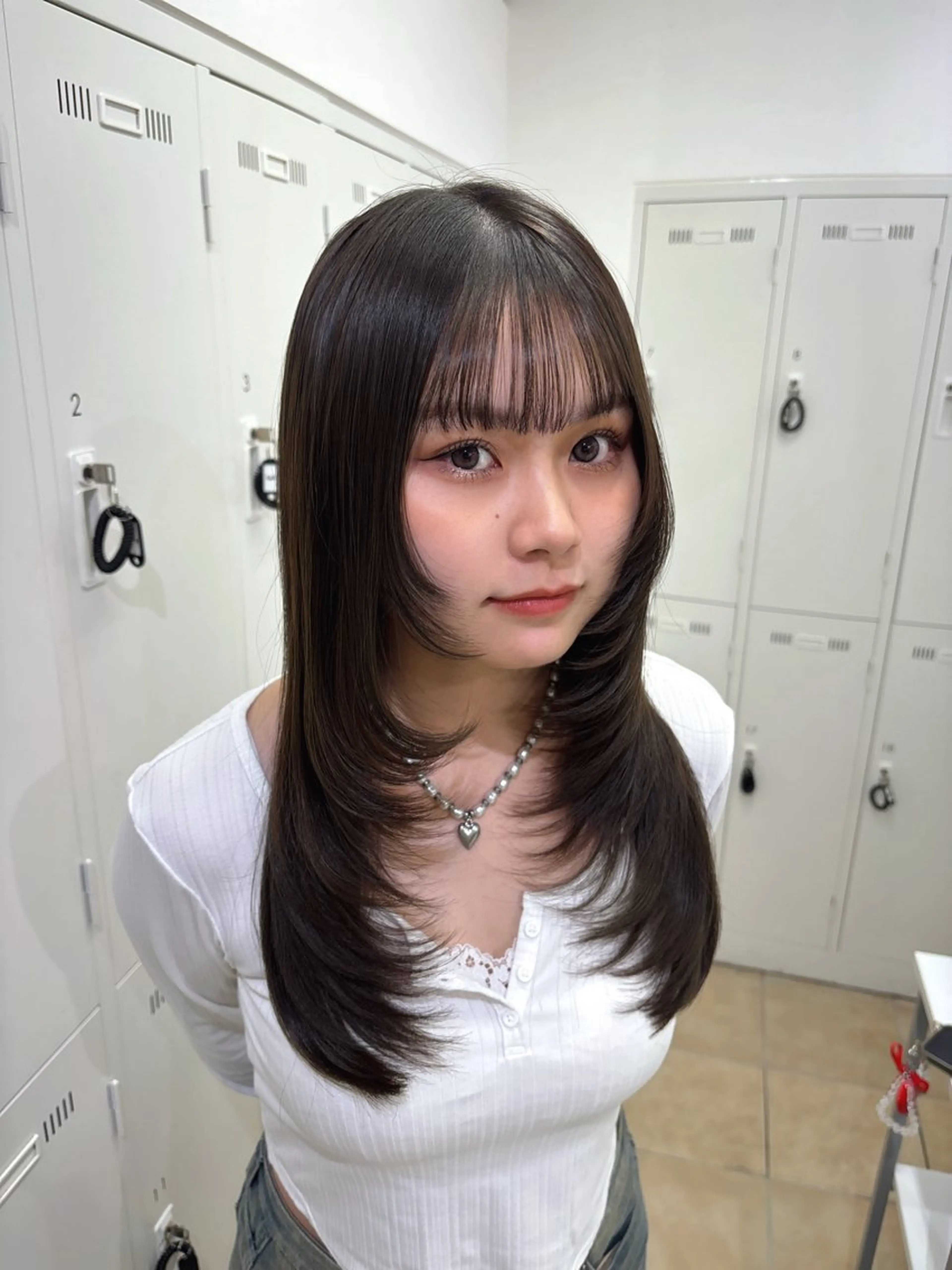 ロング カラー 透明感カラー グレージュ オリーブグレージュ オリーブグレー レイヤーカット カット ヘアカラー トリートメント 長妻莉央/縮毛矯正 髪質改善カラーのヘアスタイル