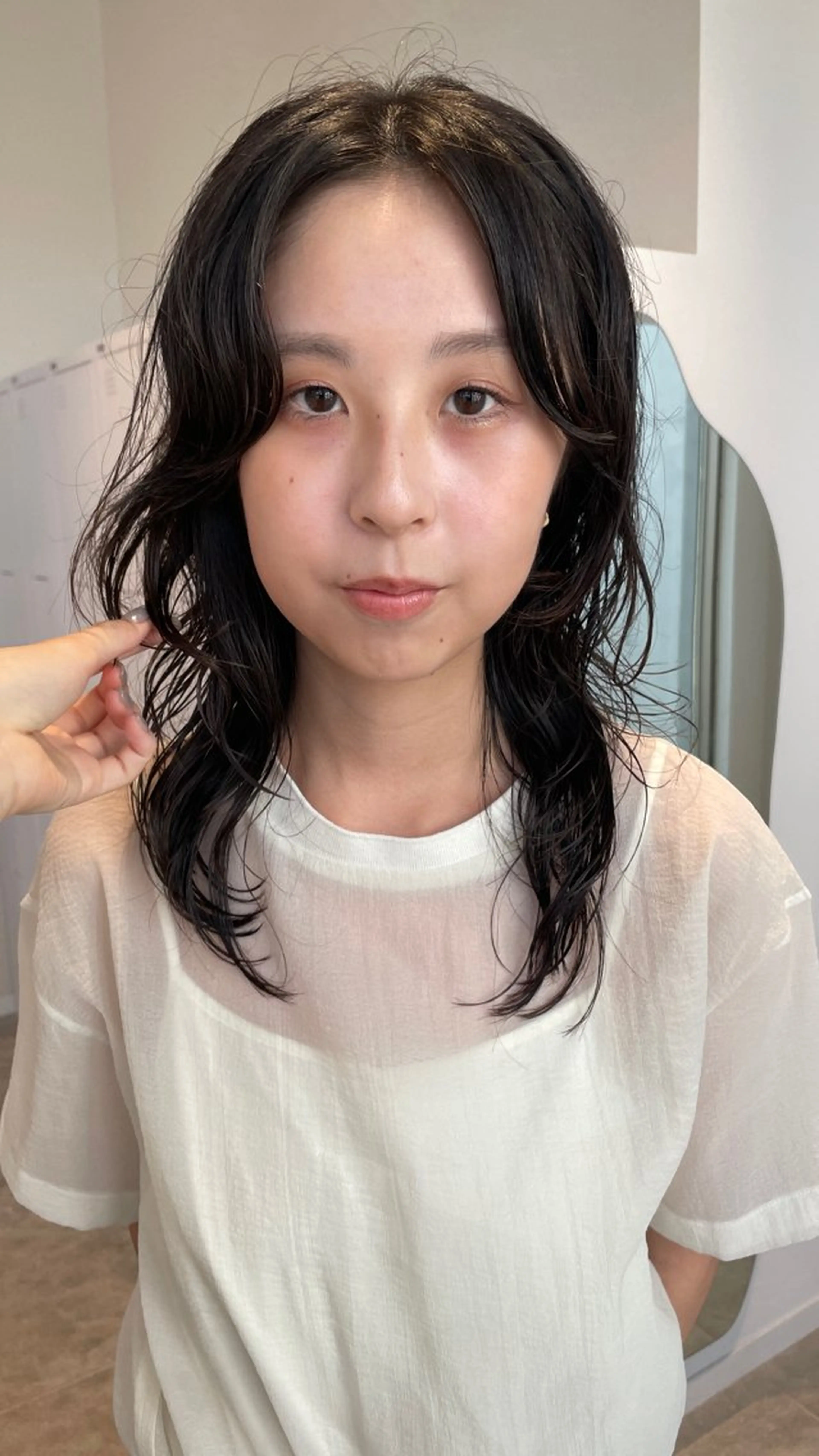 ミディアム パーマ カット ヘアカラー パーマ 抜け感ボブ×パーマ ｜kazaneのヘアスタイル