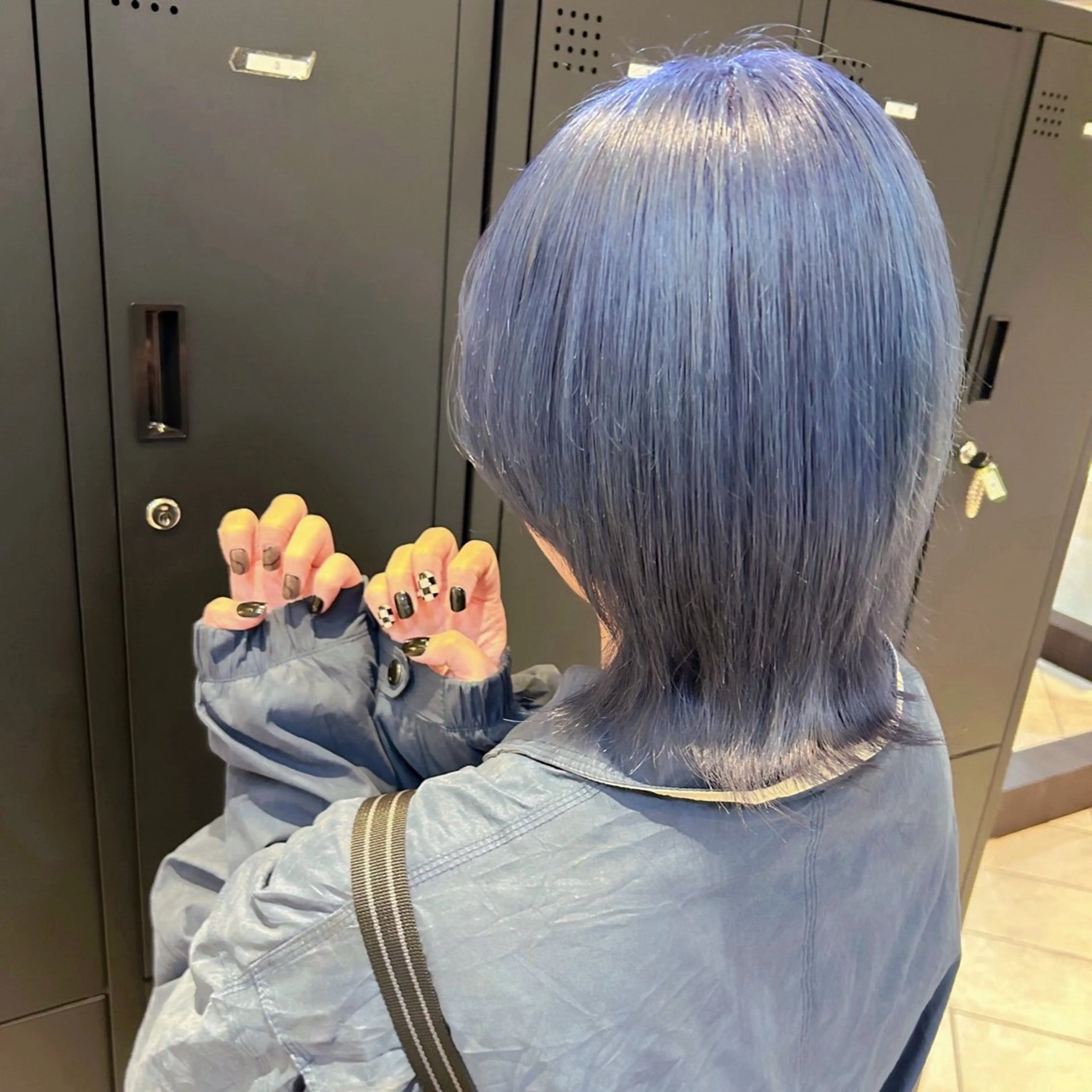 ミディアム カラー アッシュ ブリーチ ブルーカラー ダブルカラー シルバー mei 撮影モデル募集中！のヘアスタイル