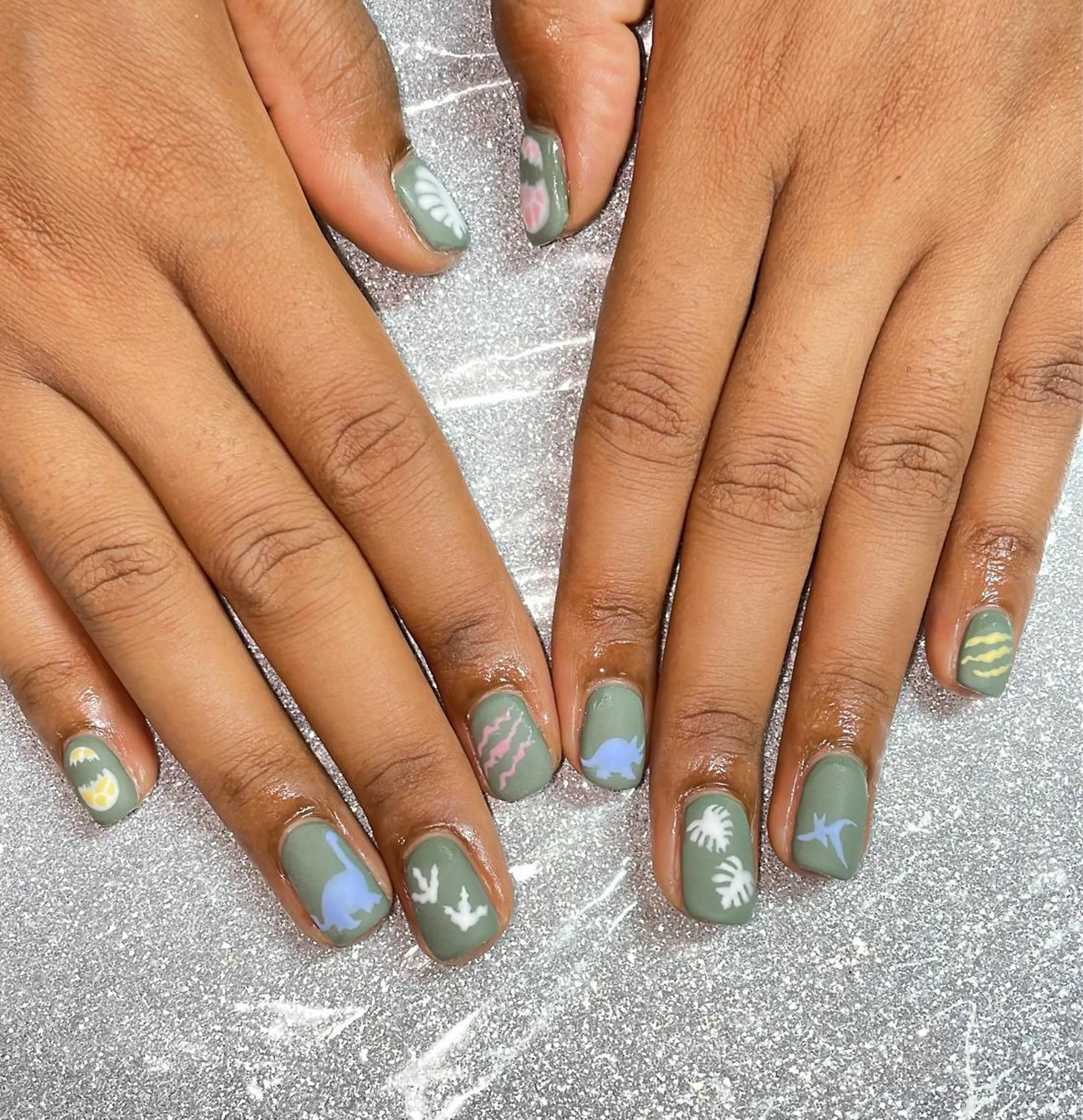 ネイル ハンドネイル VIERU 🌈🎀💖のネイルデザイン