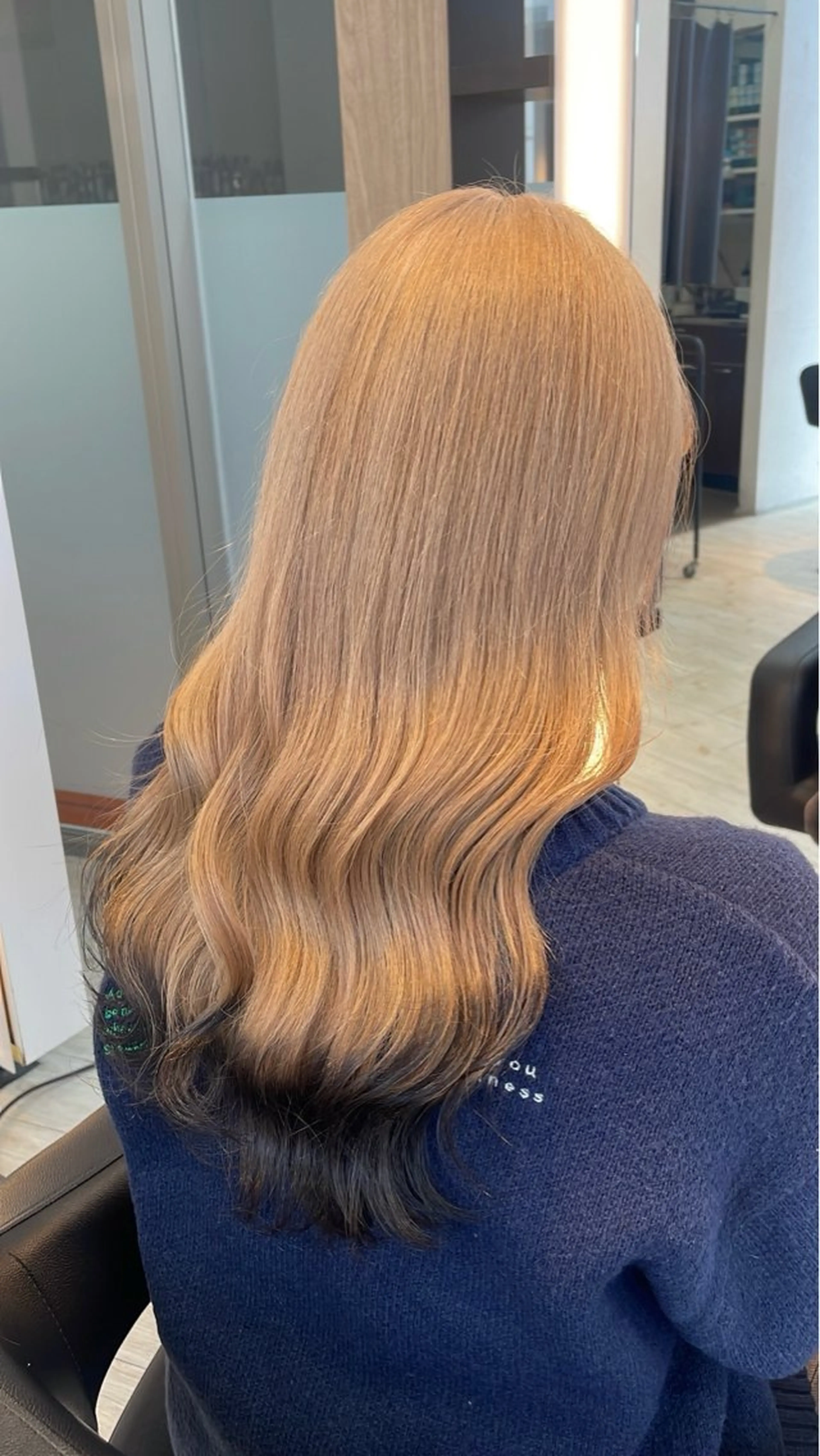 ロング カラー ヘアカラー トリートメント ブリーチ/髪質改善/ ハイトーン/暖色のヘアスタイル