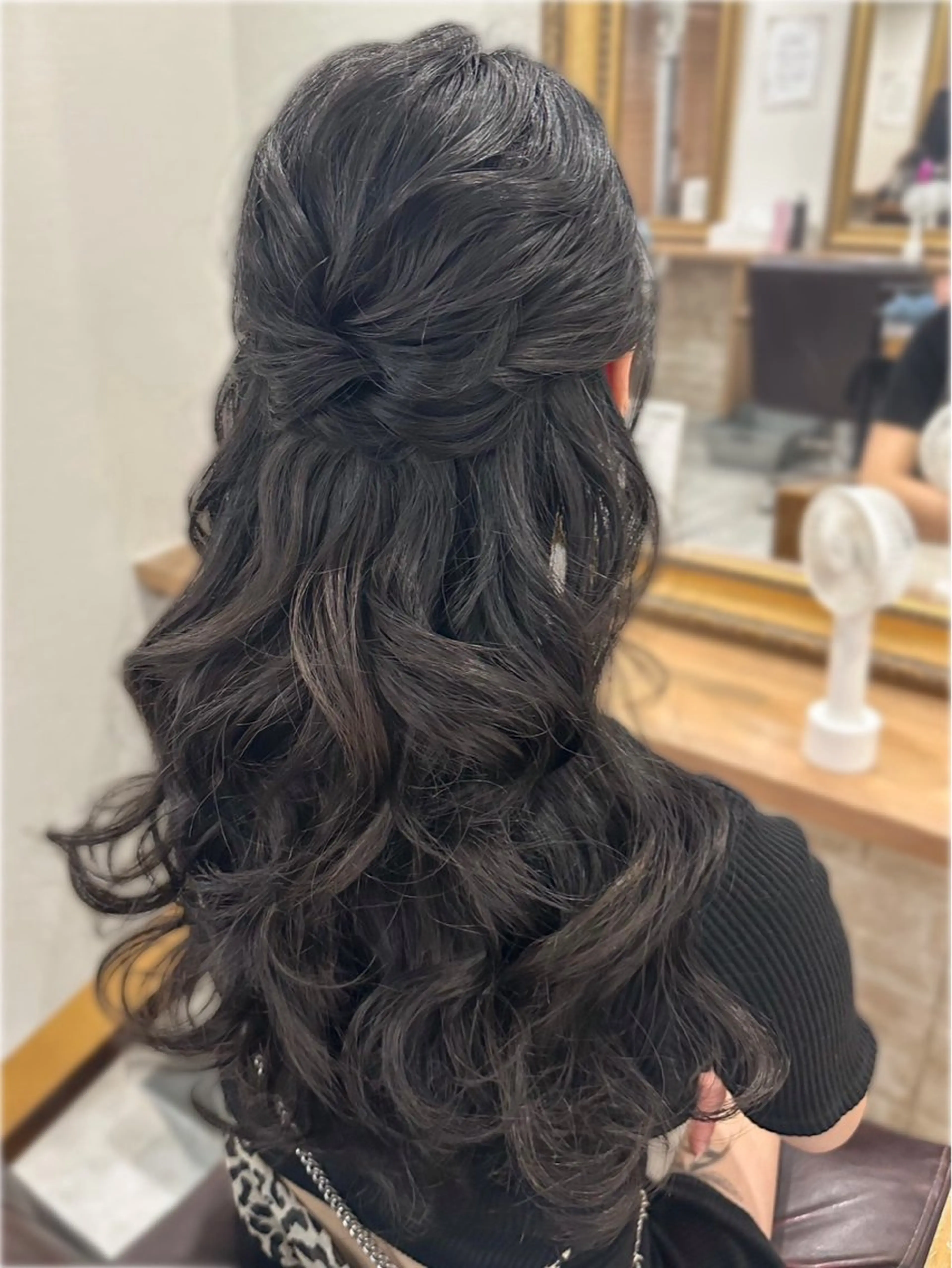 ロング ヘアアレンジ ハーフアップ ヘアセット セットサロンCURE YUKIOKAのヘアスタイル