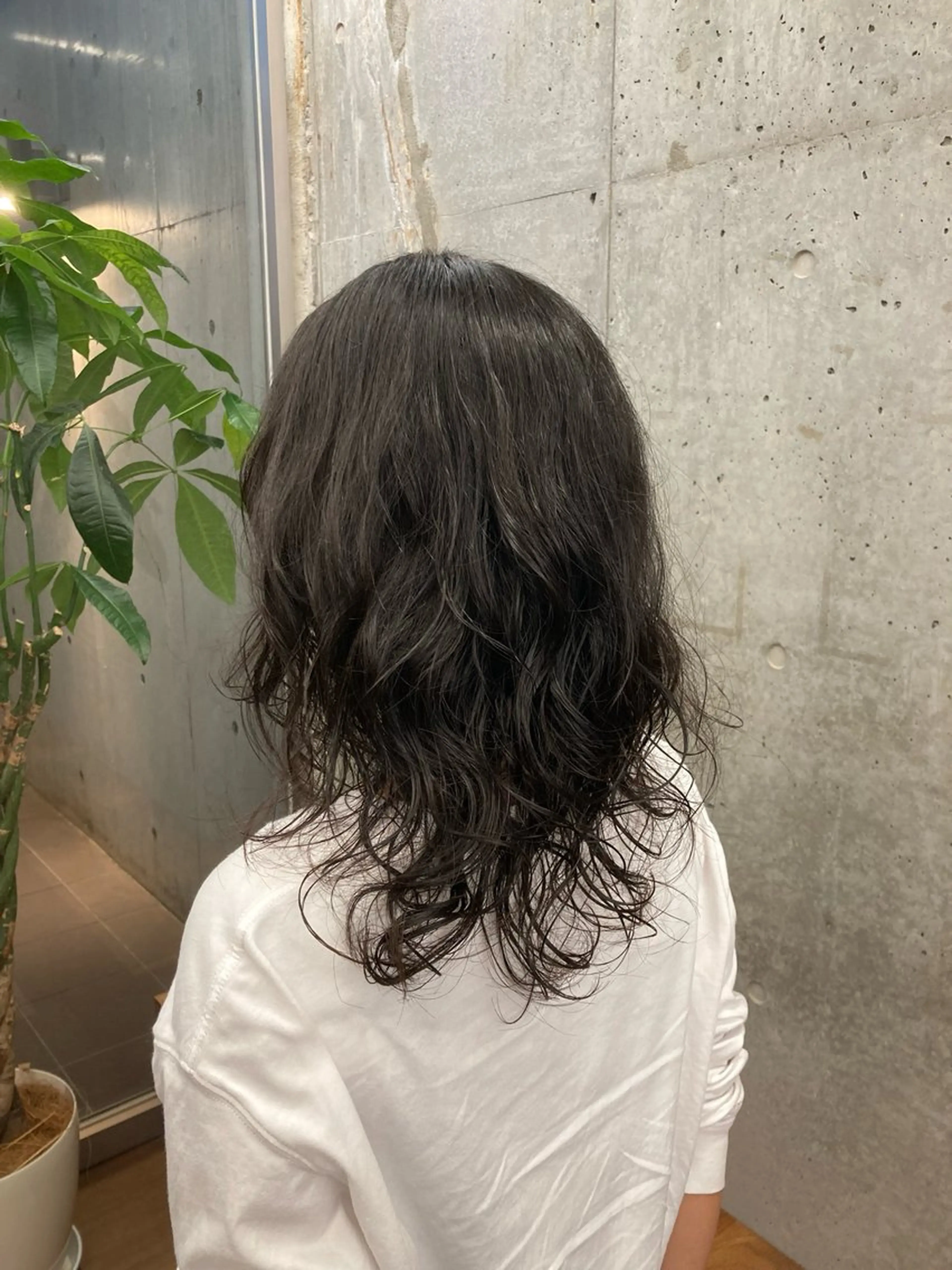 ミディアム パーマ ミディアムパーマ 韓国風ヘア ニュアンスパーマ パーマ ダメージレス艶髪 🦋MISAKI🦋のヘアスタイル