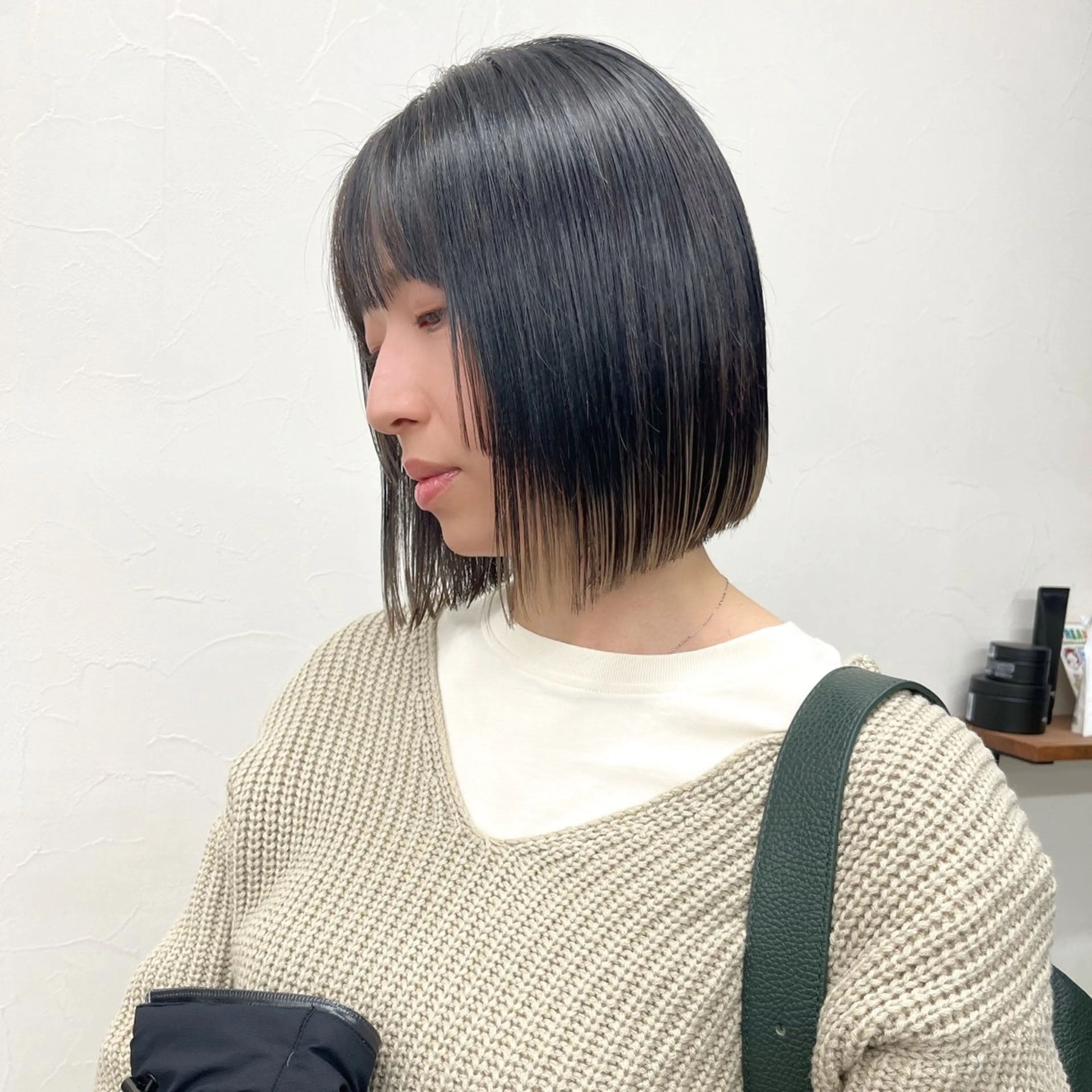 ショート カラー 切りっぱなしボブ ブリーチ ブリーチなしカラー ボブ レイヤーカット カット ヘアカラー トリートメント 初めてのショート お任せください✂️のヘアスタイル