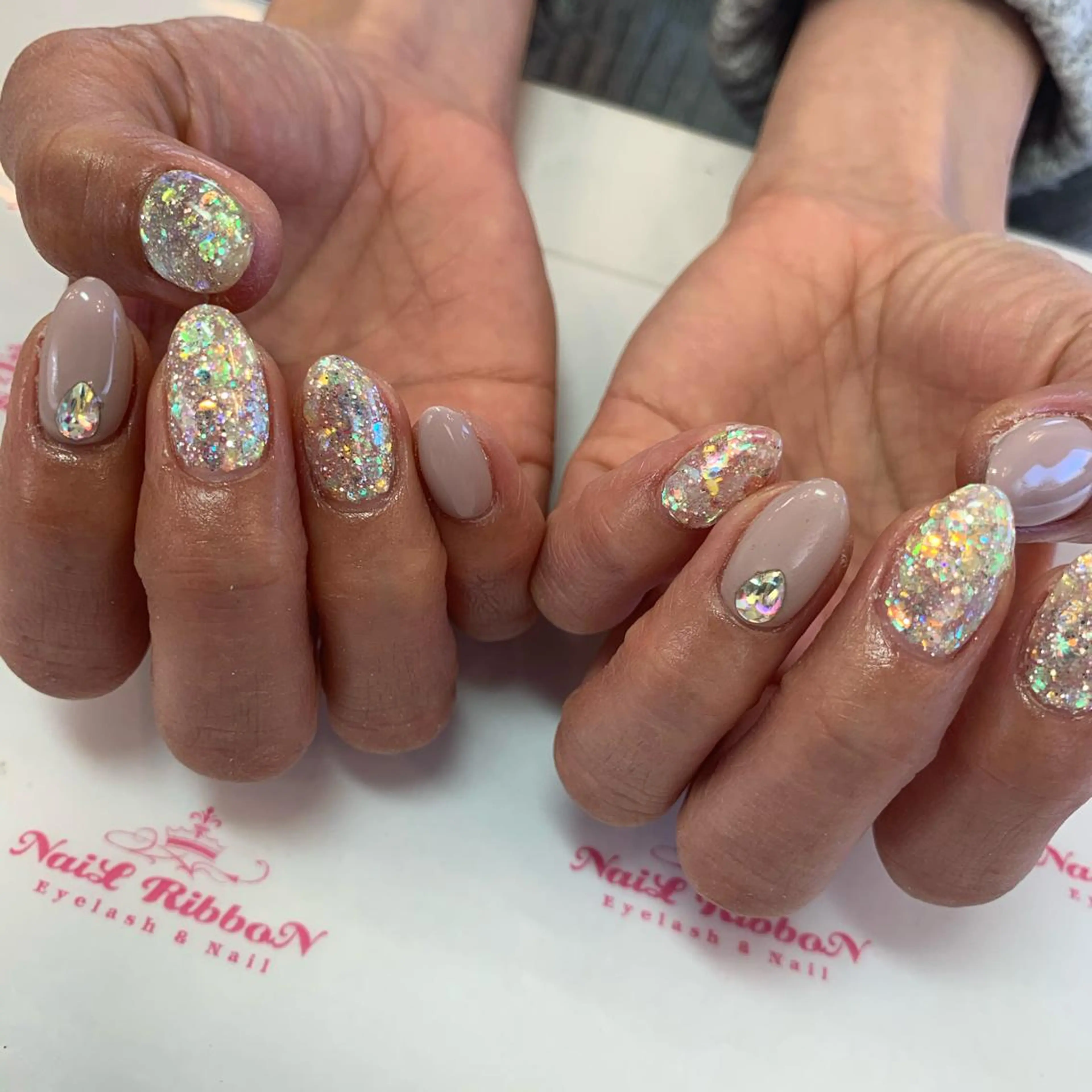 ネイル ネイルリボン 受付スタッフのネイルデザイン
