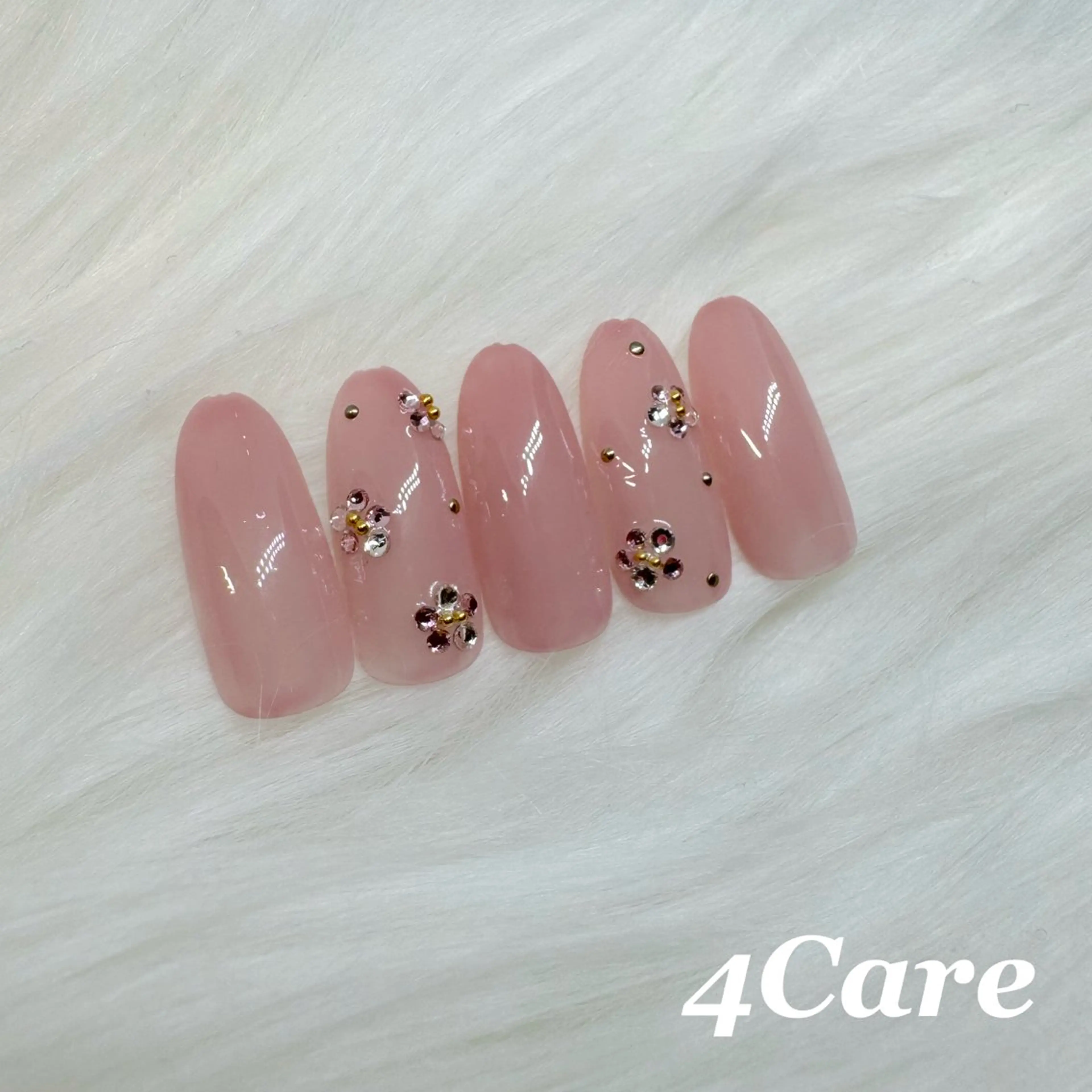 ネイル ハンドネイル 4Care Yのネイルデザイン