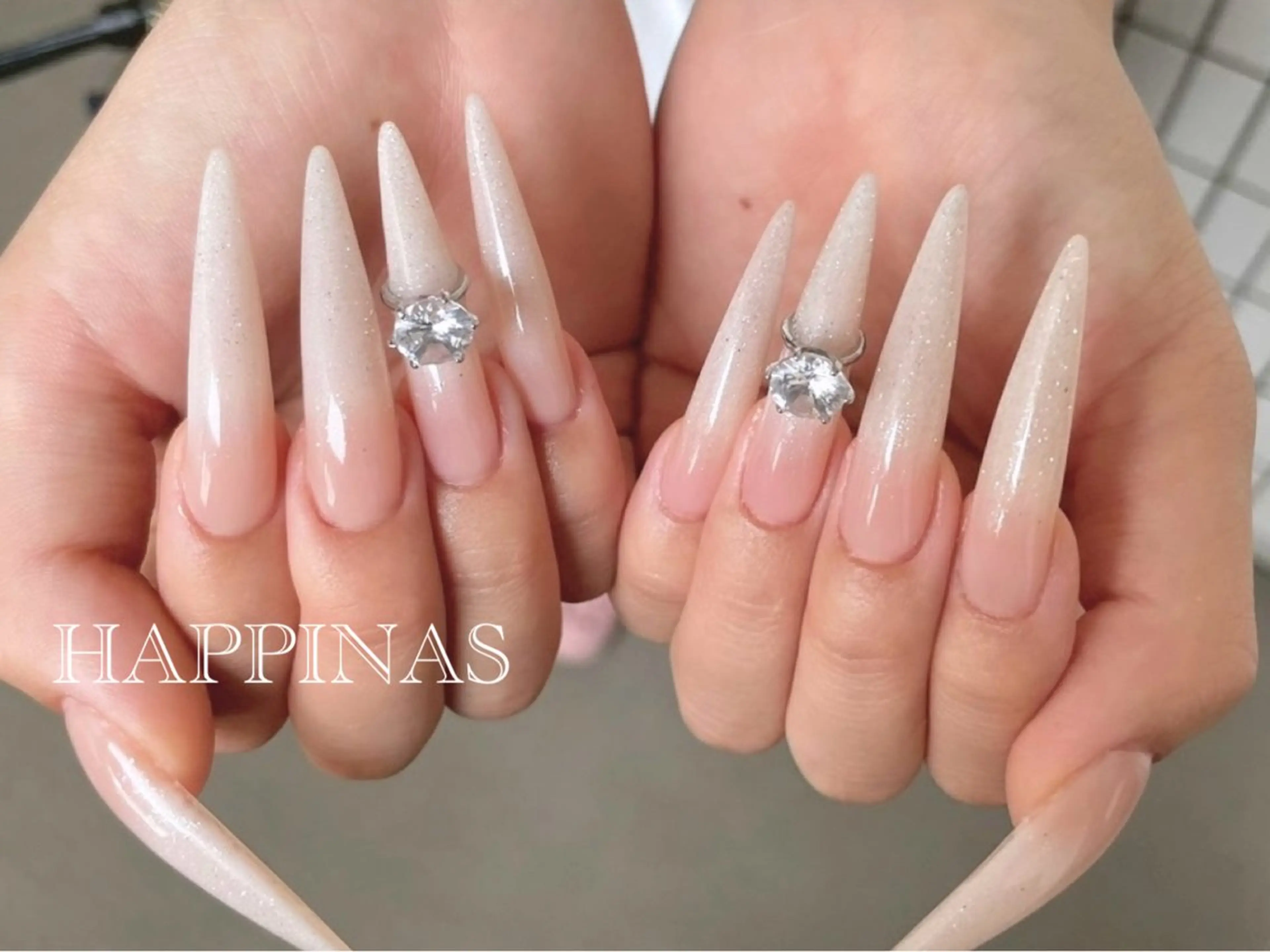 ネイル ラメ(グリッター) スカルプネイル ホワイト HAPPINAS ENAのネイルデザイン
