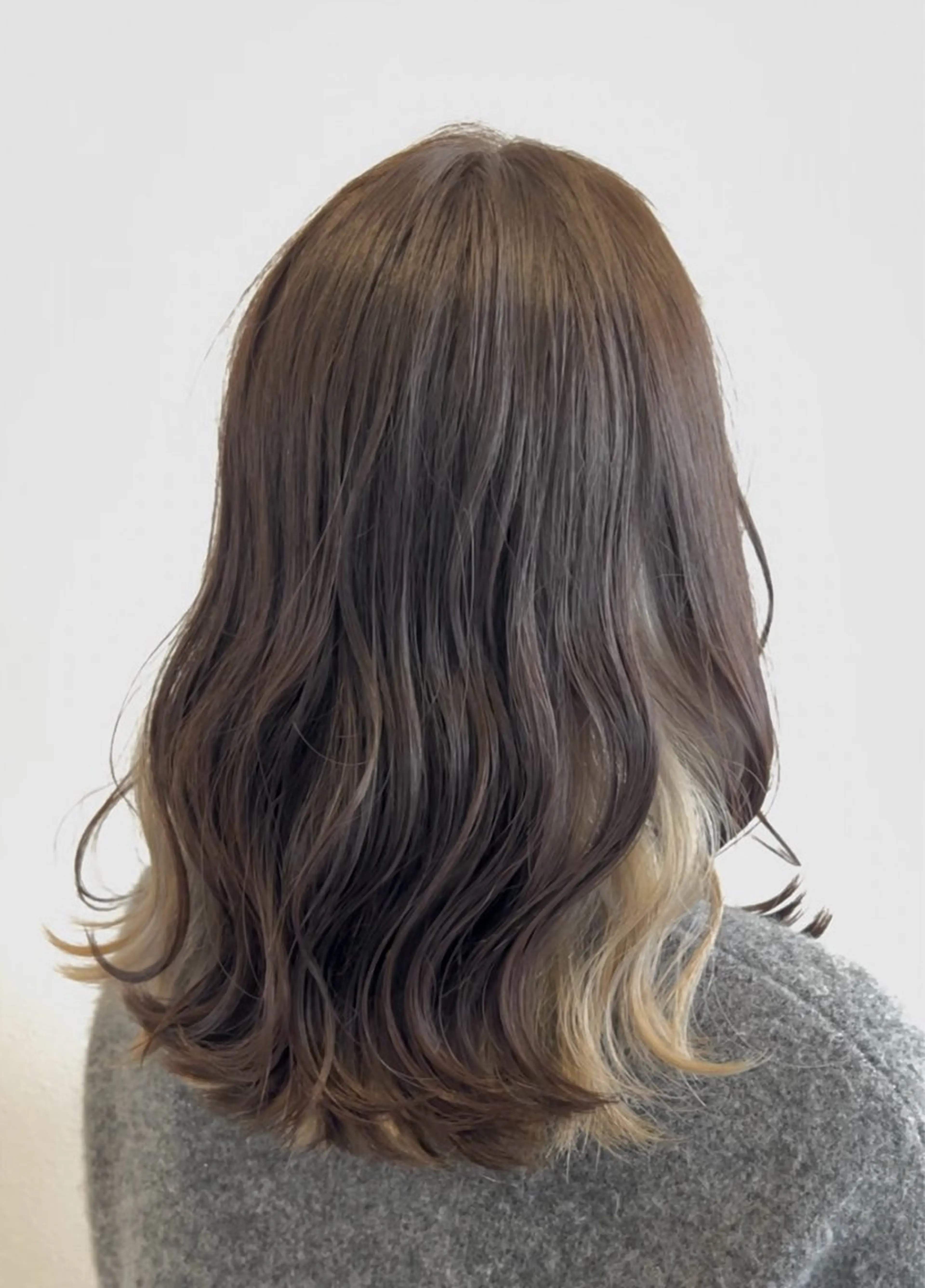 ミディアム カラー ベージュカラー インナーカラー ホワイトベージュ LAFF所属・土田 紘太のヘアスタイル