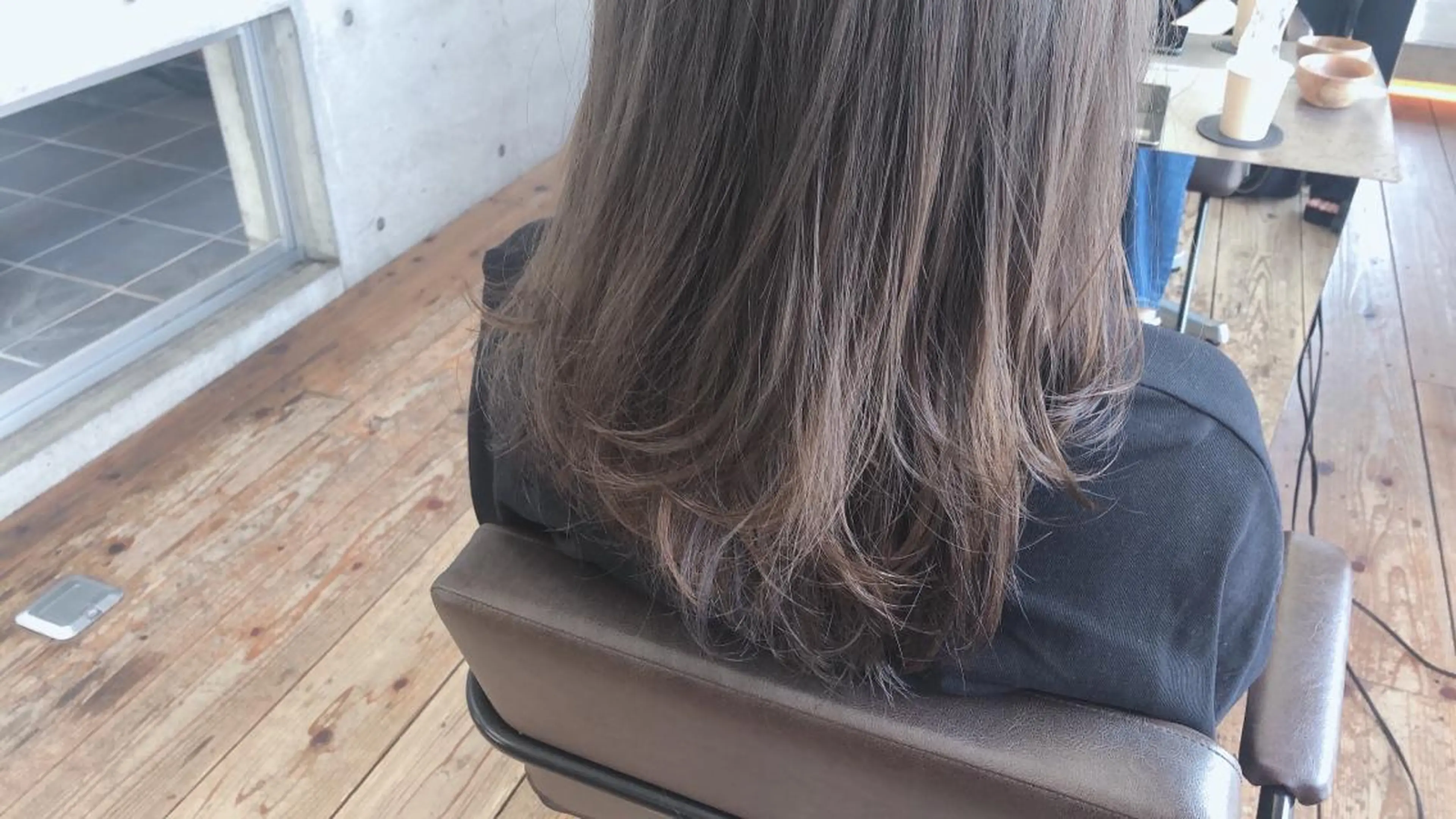 セミロング カラー 透明感カラー グレージュ nagisa /縮毛矯正のヘアスタイル