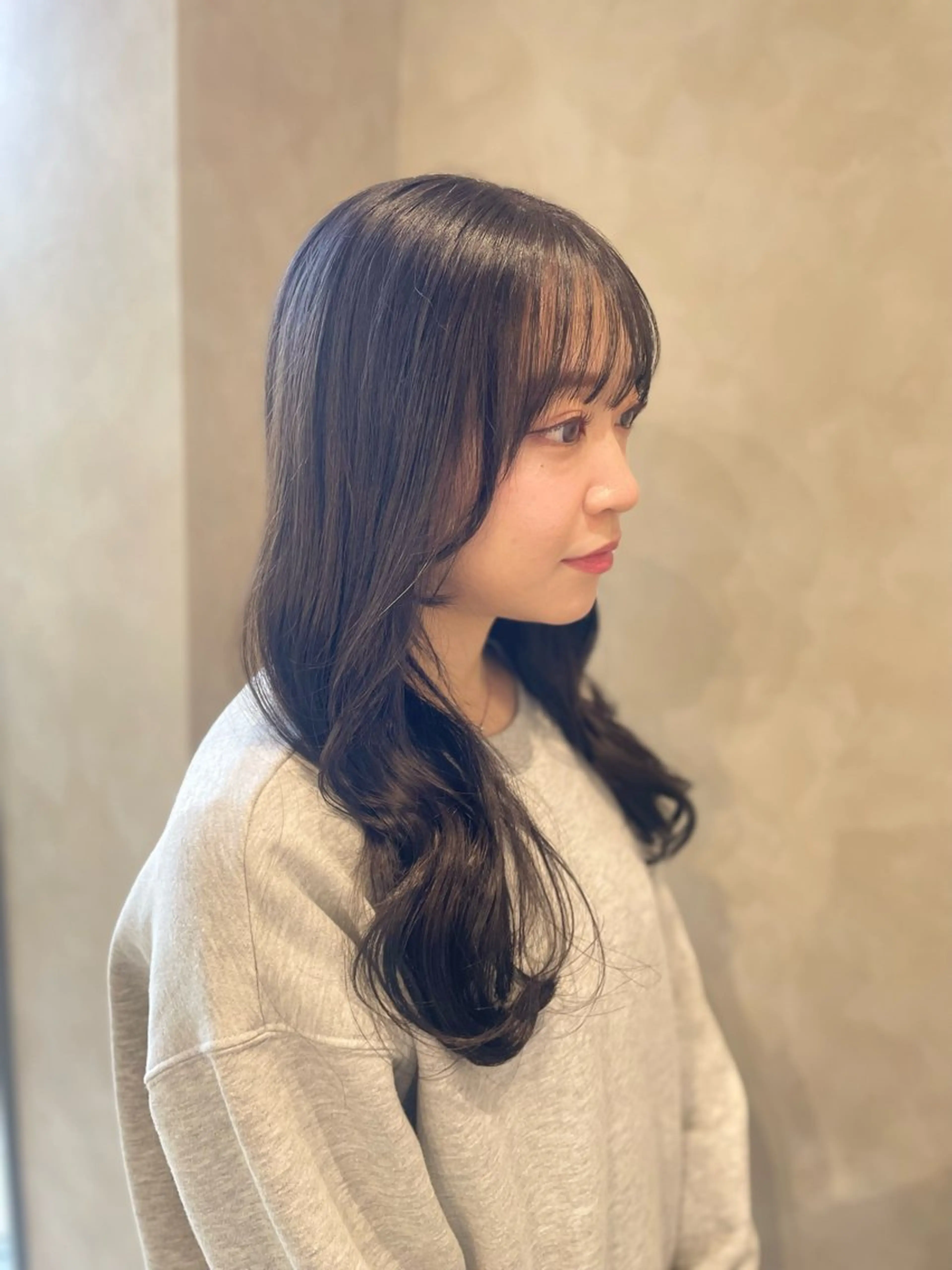 ロング カラー 透明感カラー グレージュ 髪質改善 ヘアカラー トリートメント イヌマル アユ / Fier umedaのヘアスタイル