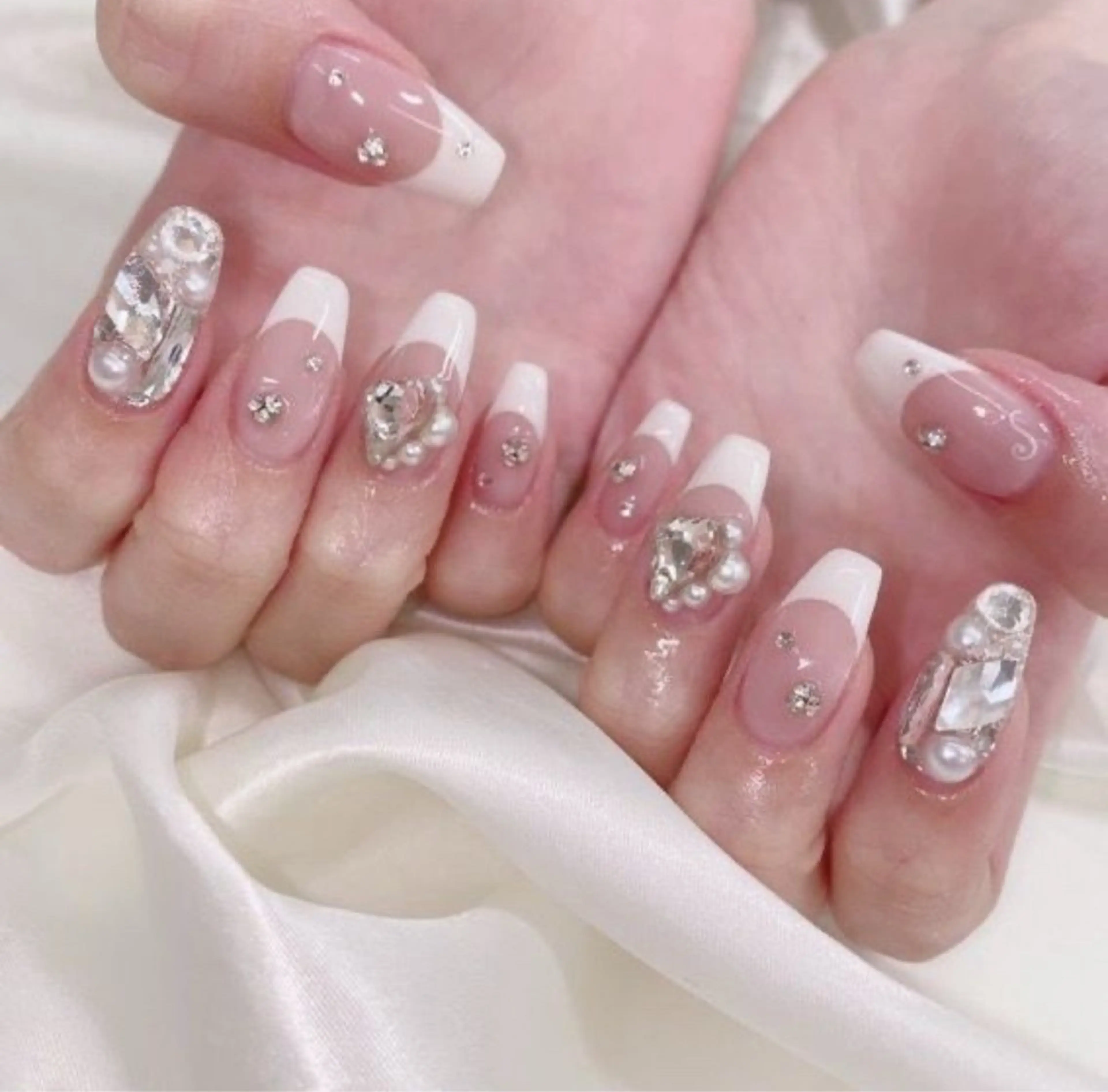 ネイル アニマル柄 オーロラネイル チークネイル フラッシュネイル ジェルネイル Lina nail所属・Lunaa 池袋のネイルデザイン