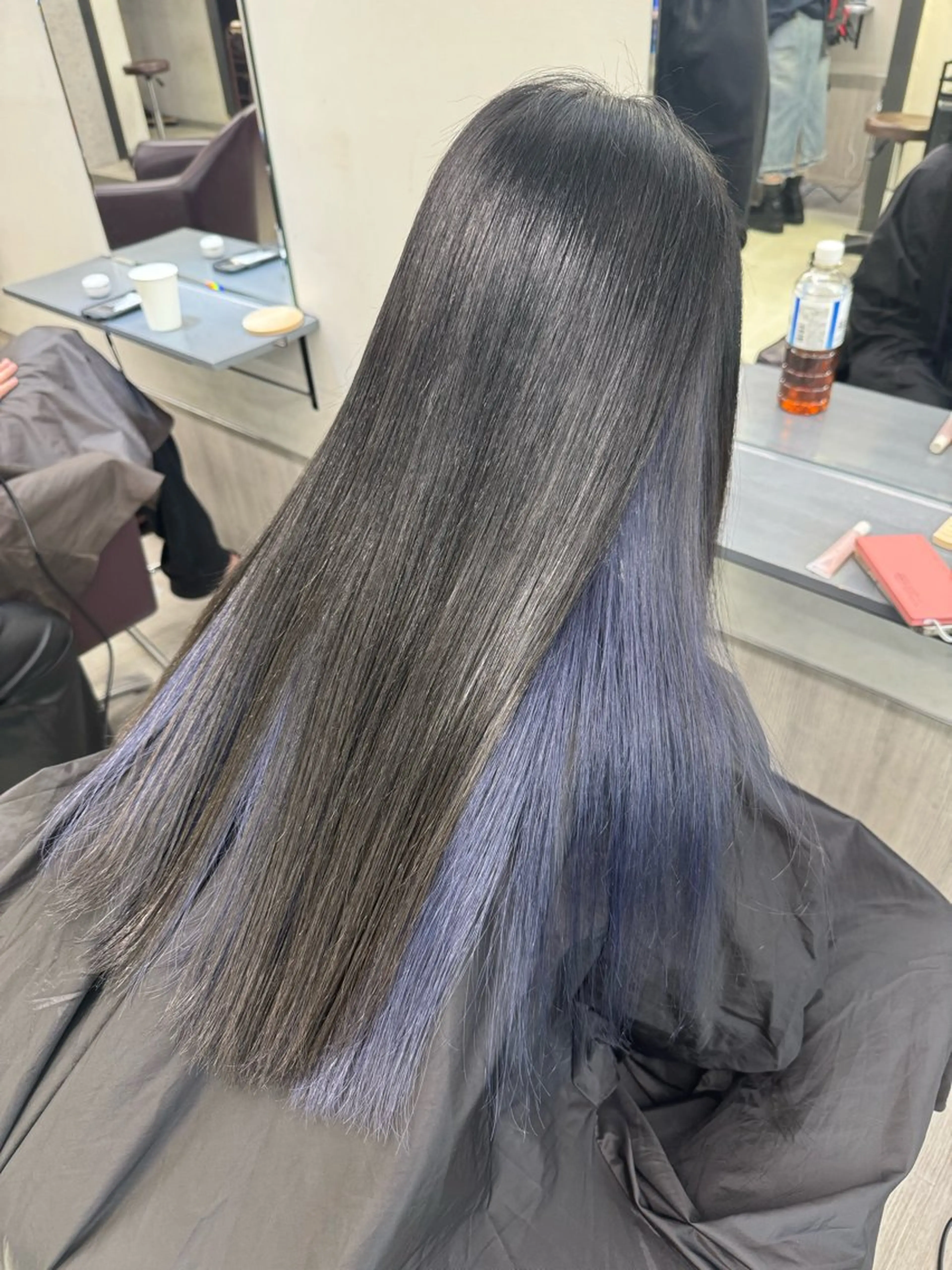 ミディアム カラー ヘアカラー トリートメント 赤みなしオリーブ ハイトーン×レイヤーのヘアスタイル