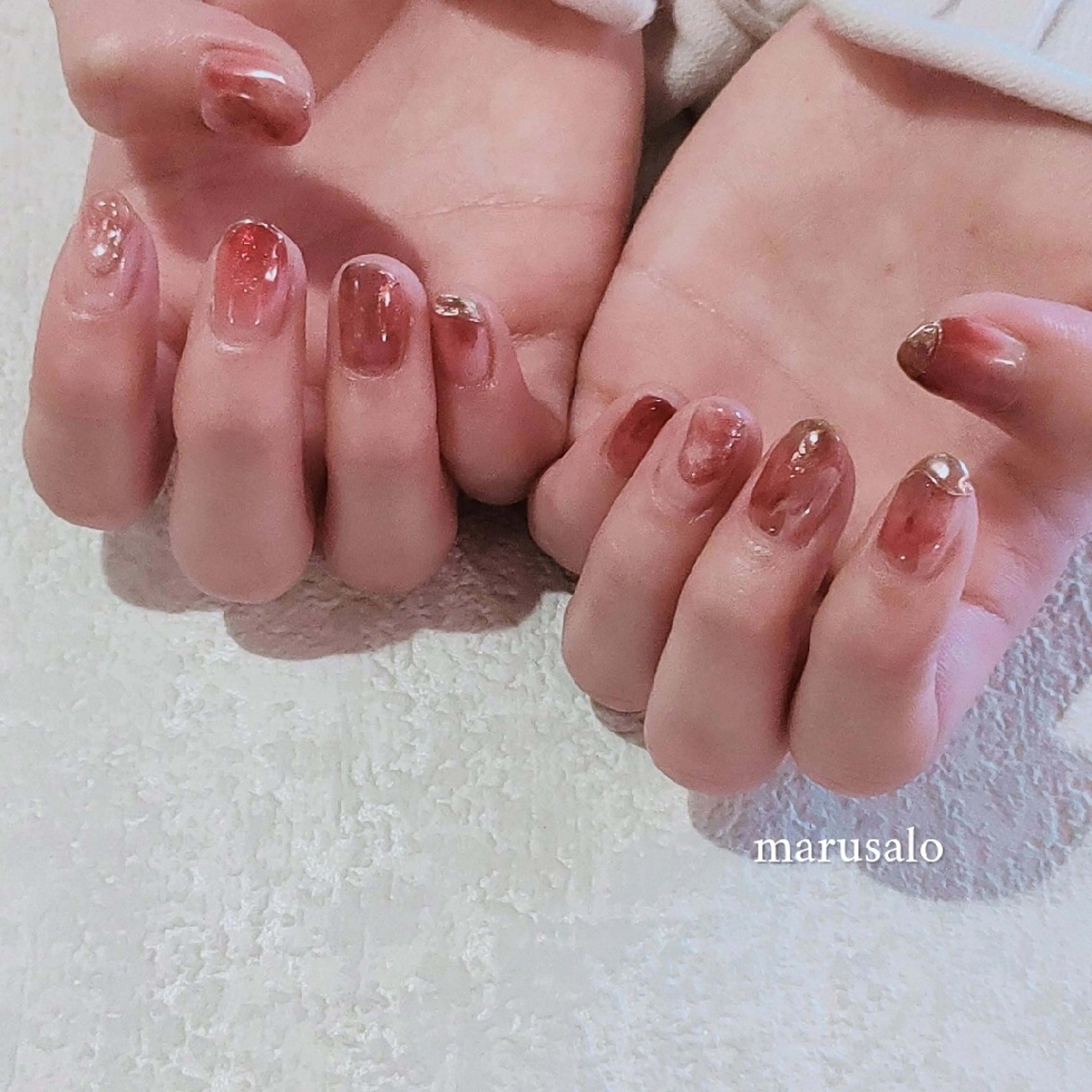 ネイル ブラウン ミラーネイル ニュアンスネイル 赤色 春ネイル ハンドネイル marusalo nailのネイルデザイン