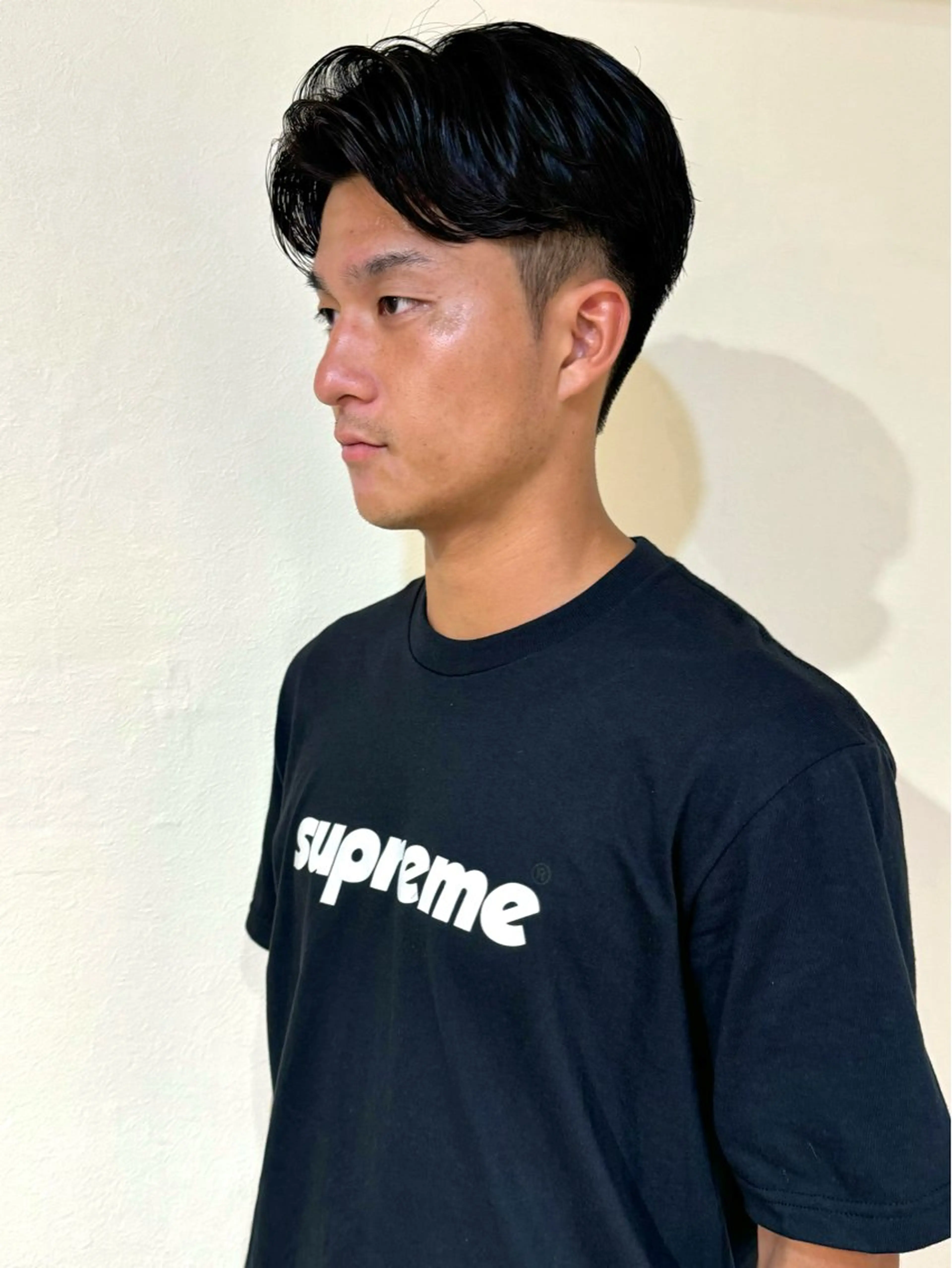 ショート メンズ センターパート メンズ韓国風 マッシュ メンズパーマ プードルパーマ ヤマグチ リョウのヘアスタイル